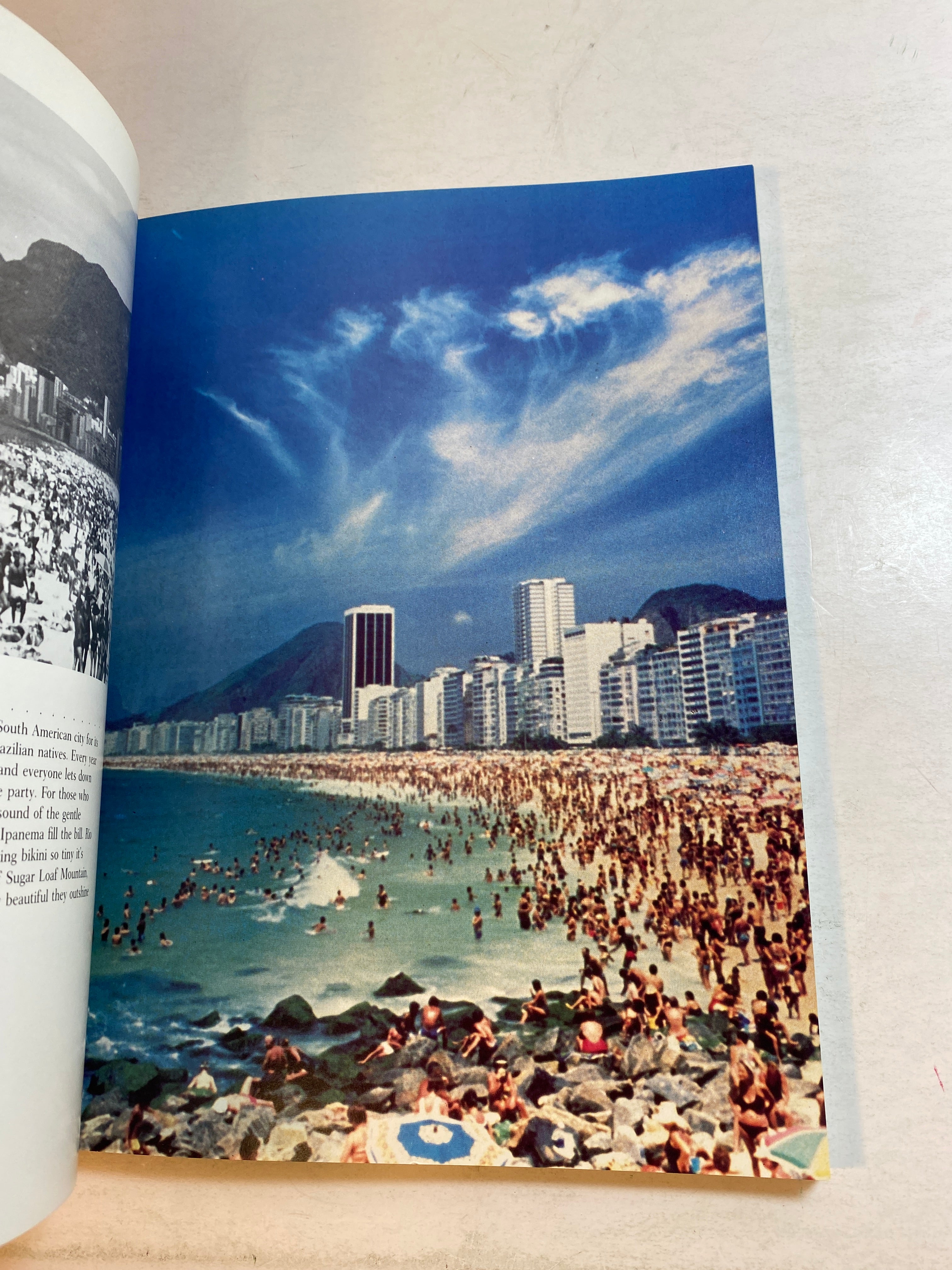 Robin Leach Lifestyles of the Rich and Famous SC 1986 *Signed*