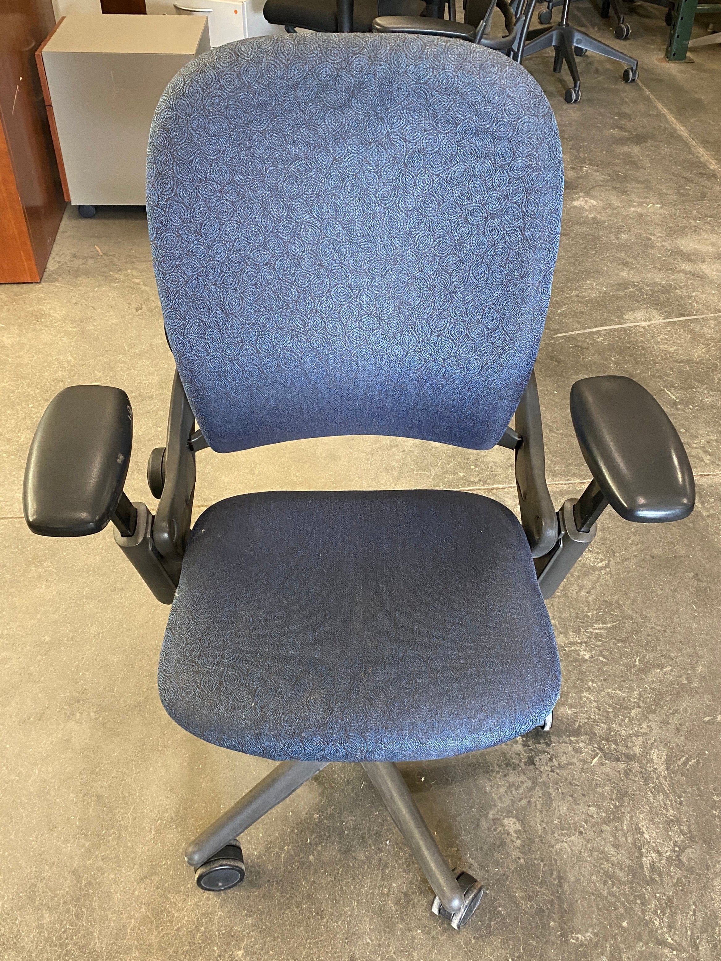 Steelcase #4621211 Blue Patterned Upholstered Adjustable Office Chair