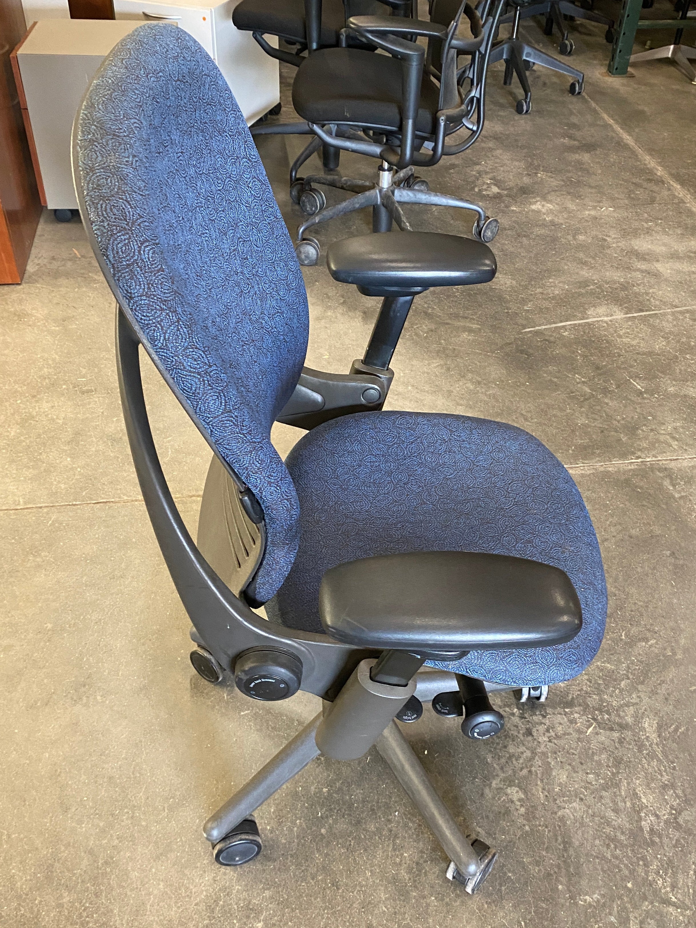 Steelcase #4621211 Blue Patterned Upholstered Adjustable Office Chair