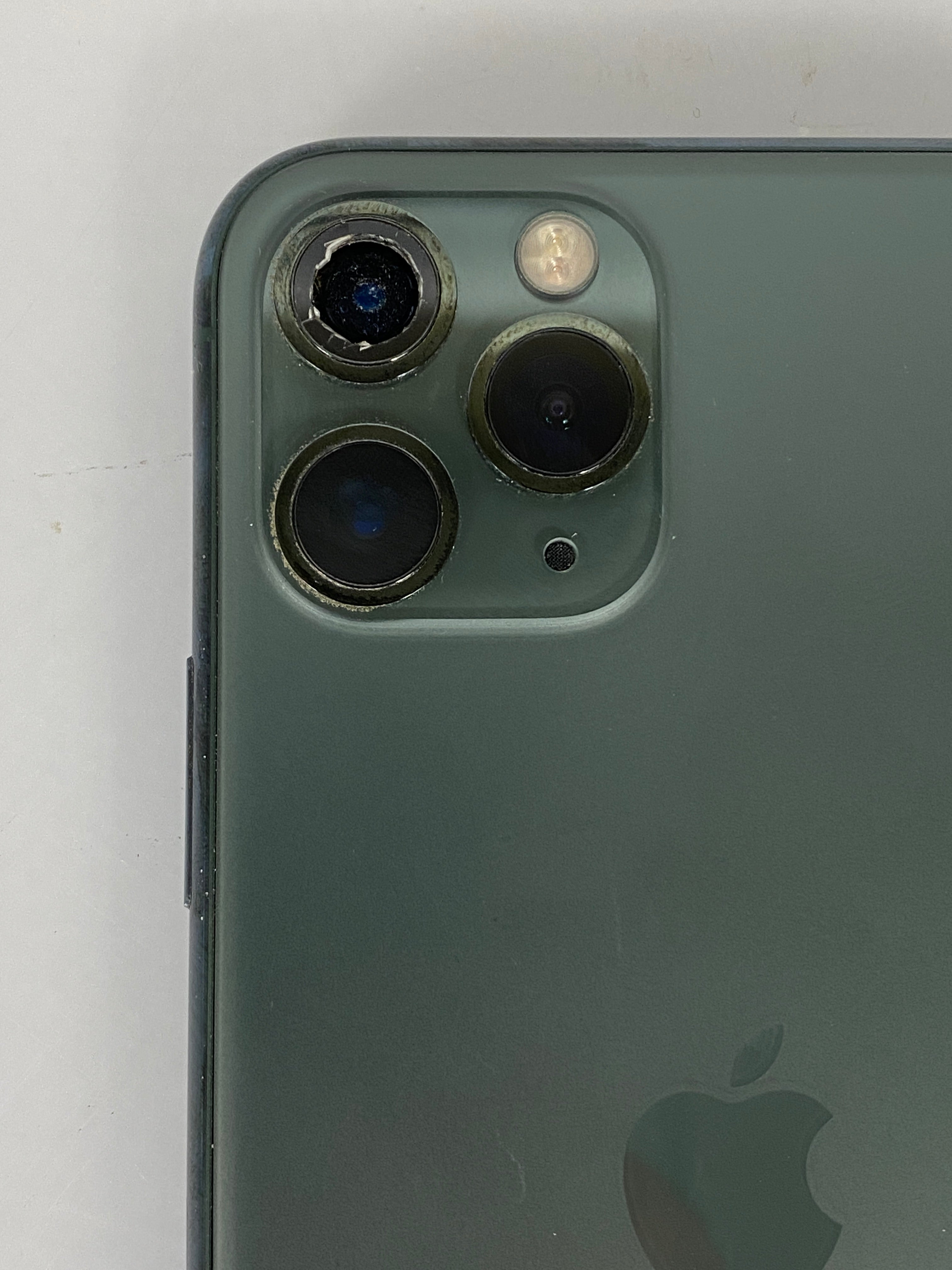 Apple iPhone 11 Pro Midnight Green 5.8" 256GB AT&T *Broken Camera Lens*