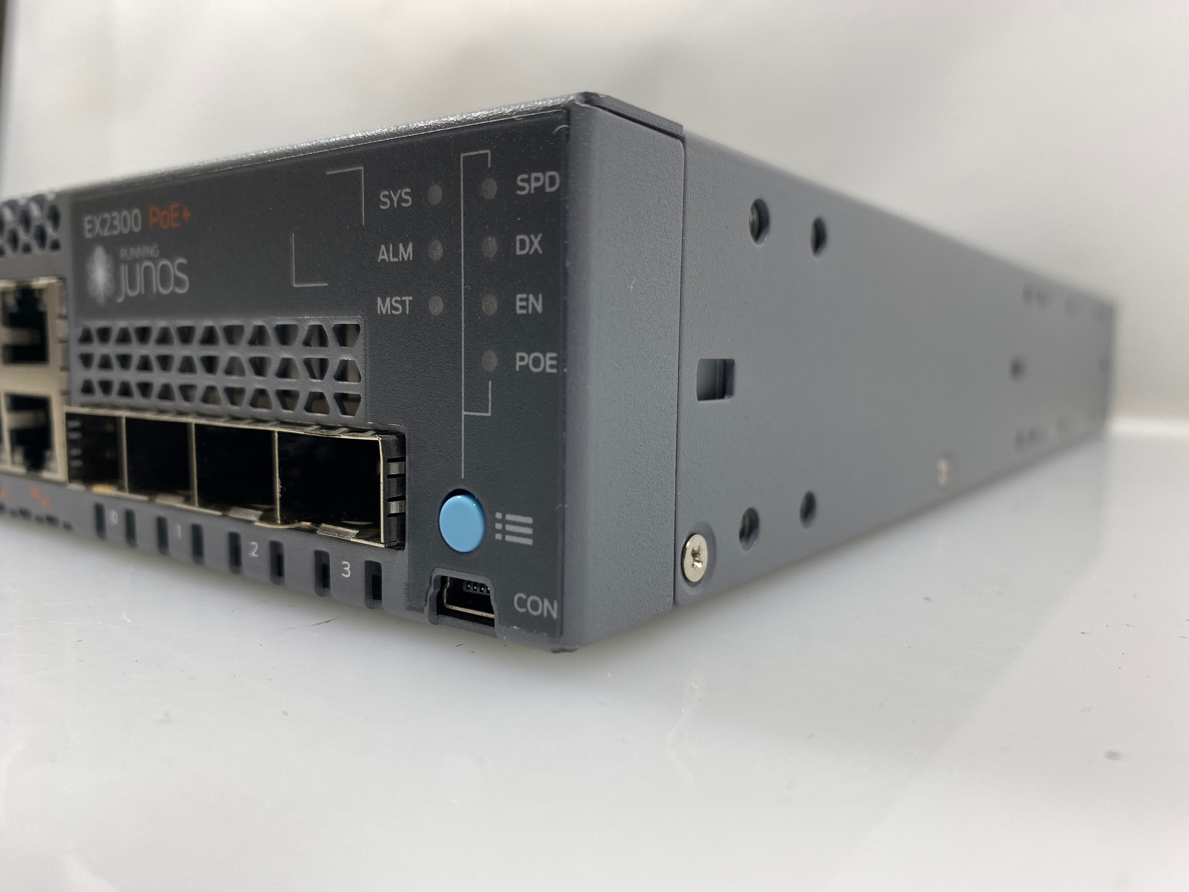Juniper Networks EX2300-48P Ethernet Switch PoE+ (depressed button)