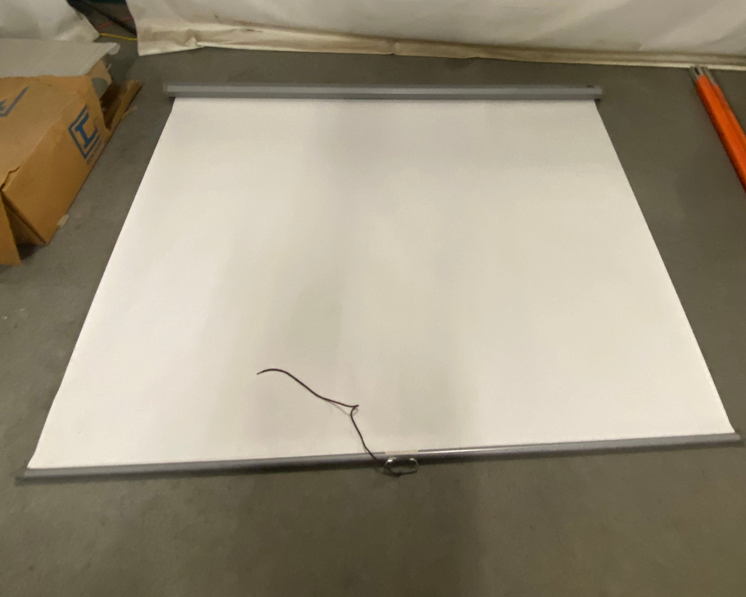 DA-LITE Gray Projection Screen