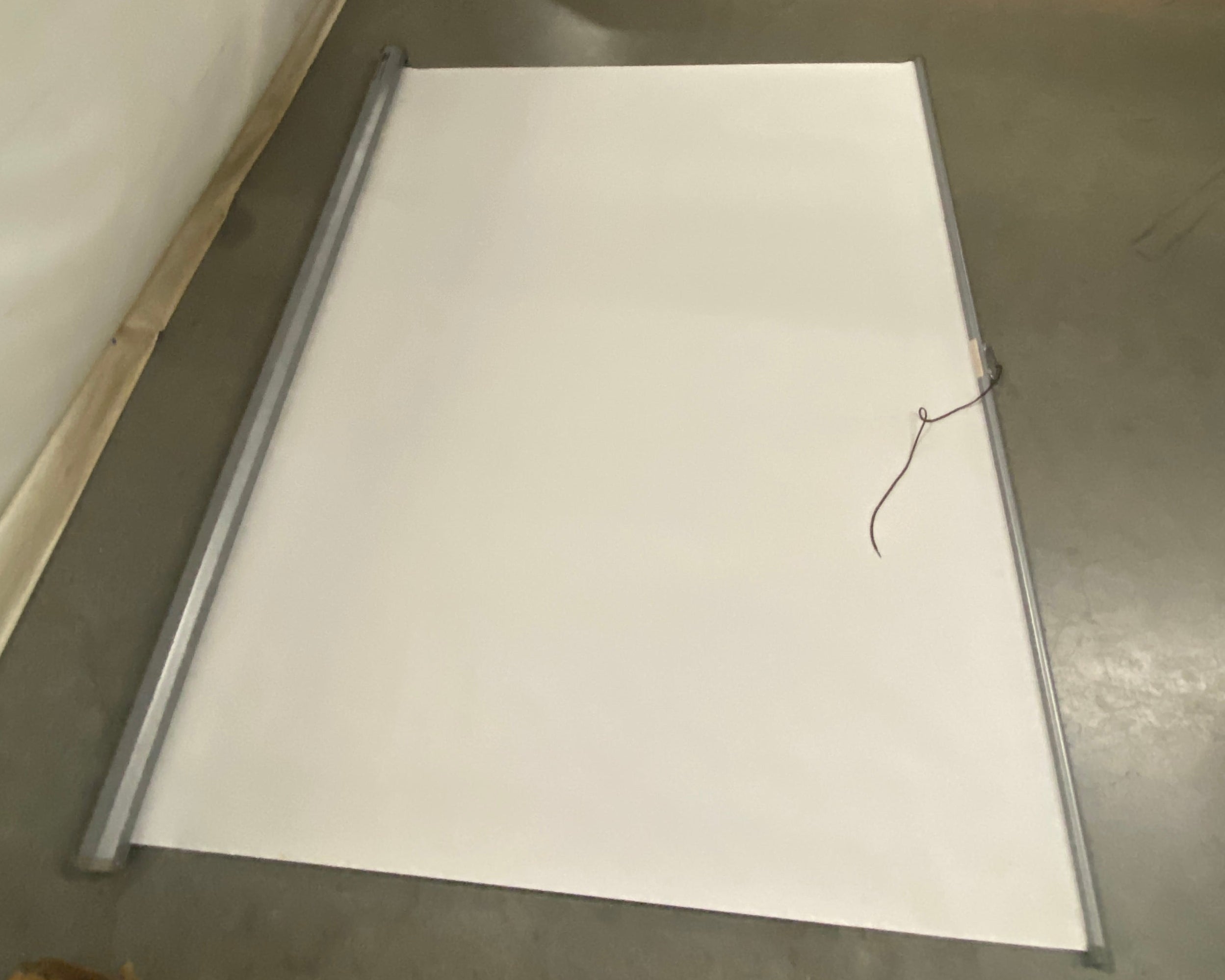 DA-LITE Gray Projection Screen