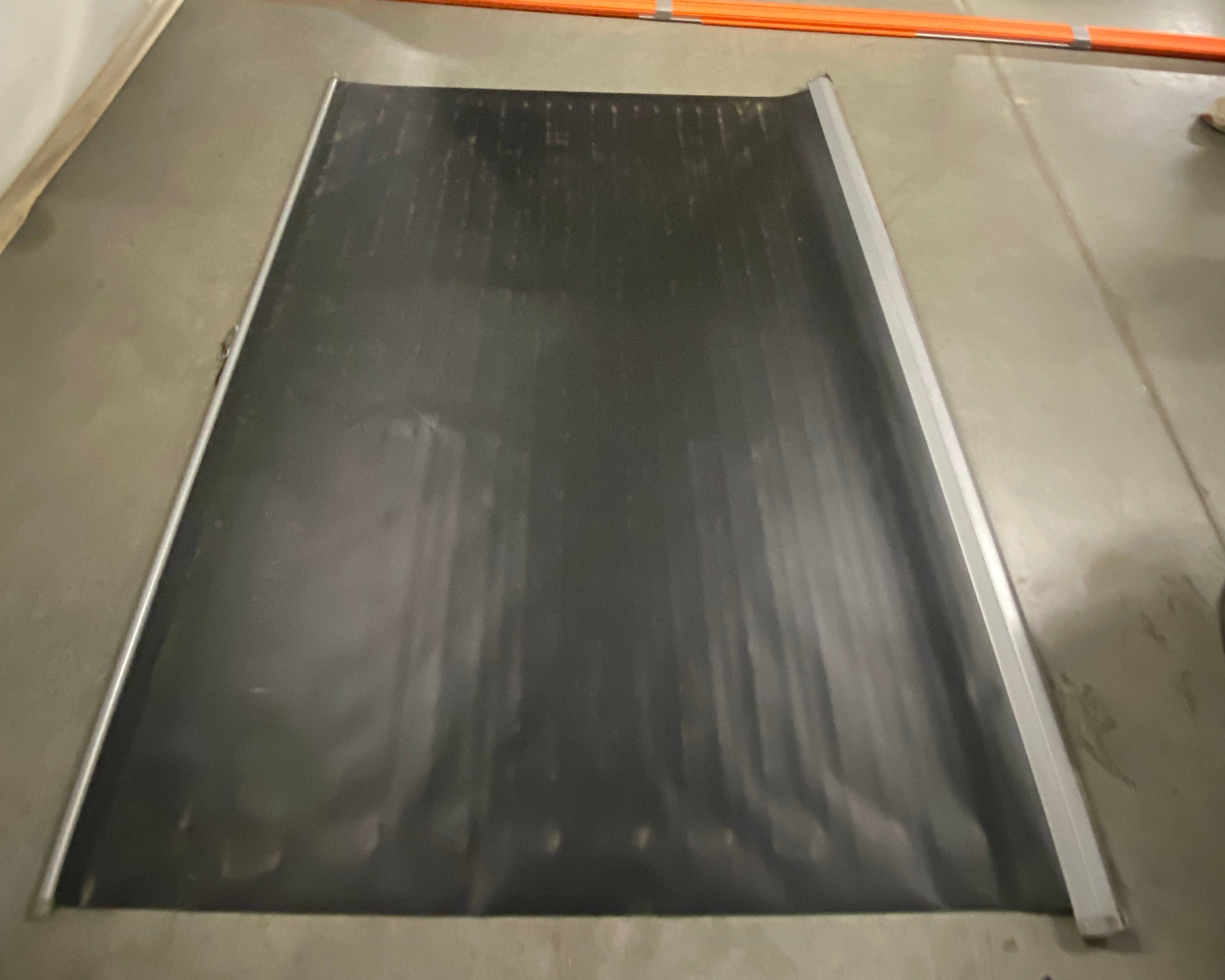 DA-LITE Gray Projection Screen
