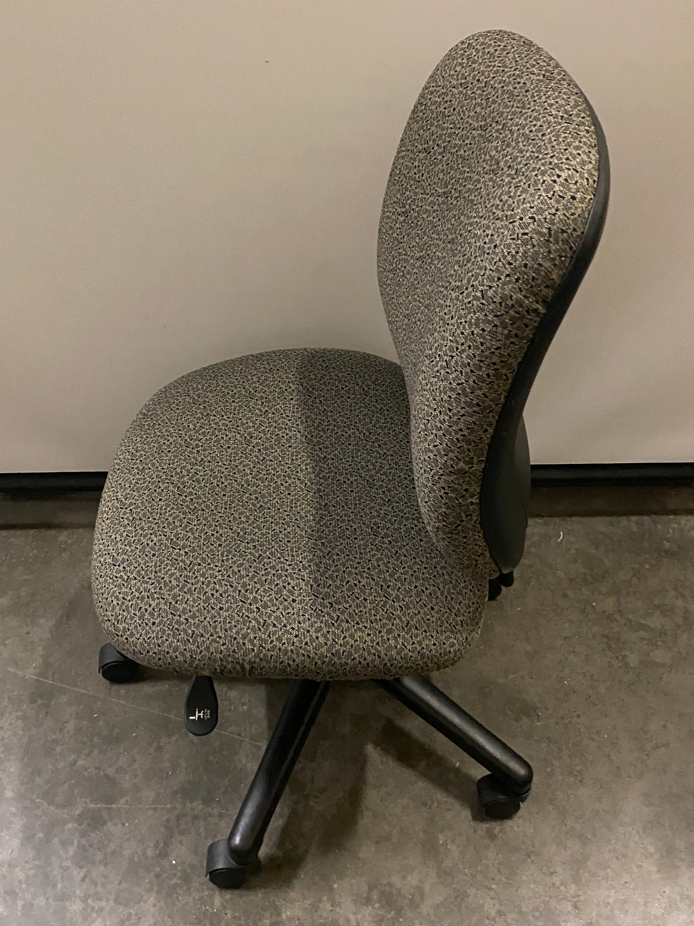 Hon #C202Z6 Tan Patterned Upholstered Rolling Office Chair