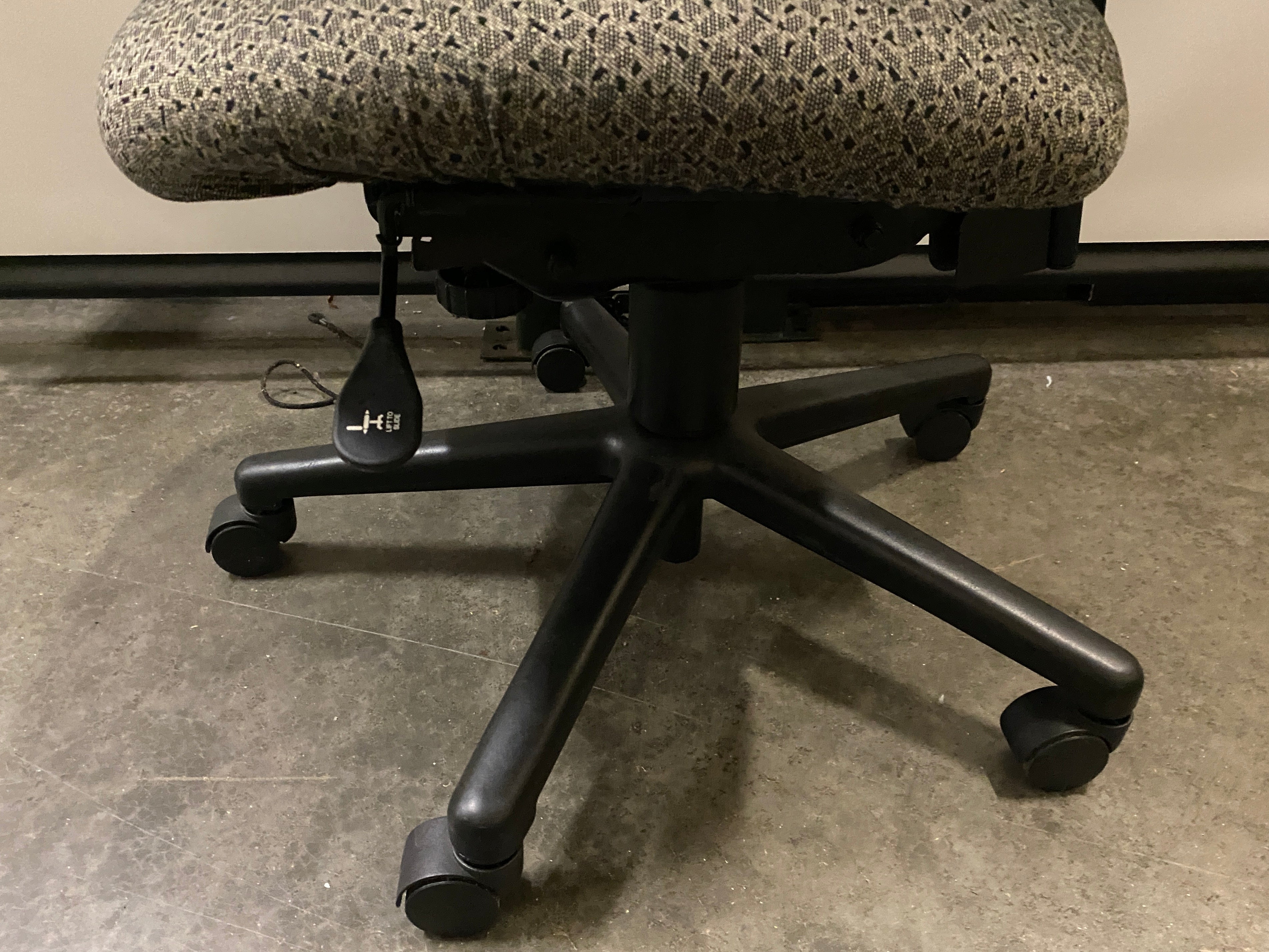 Hon #C202Z6 Tan Patterned Upholstered Rolling Office Chair
