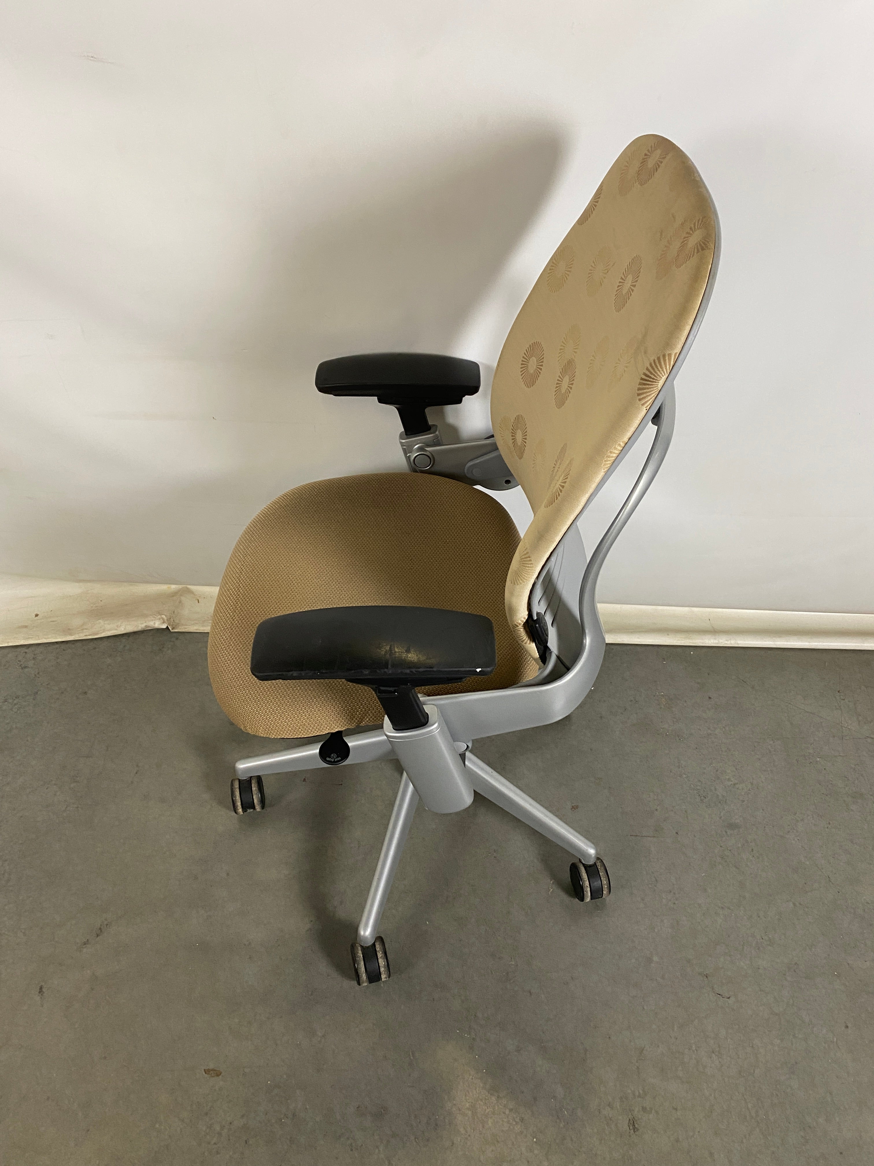 Steelcase #46216179 Beige and Grey Office Chair