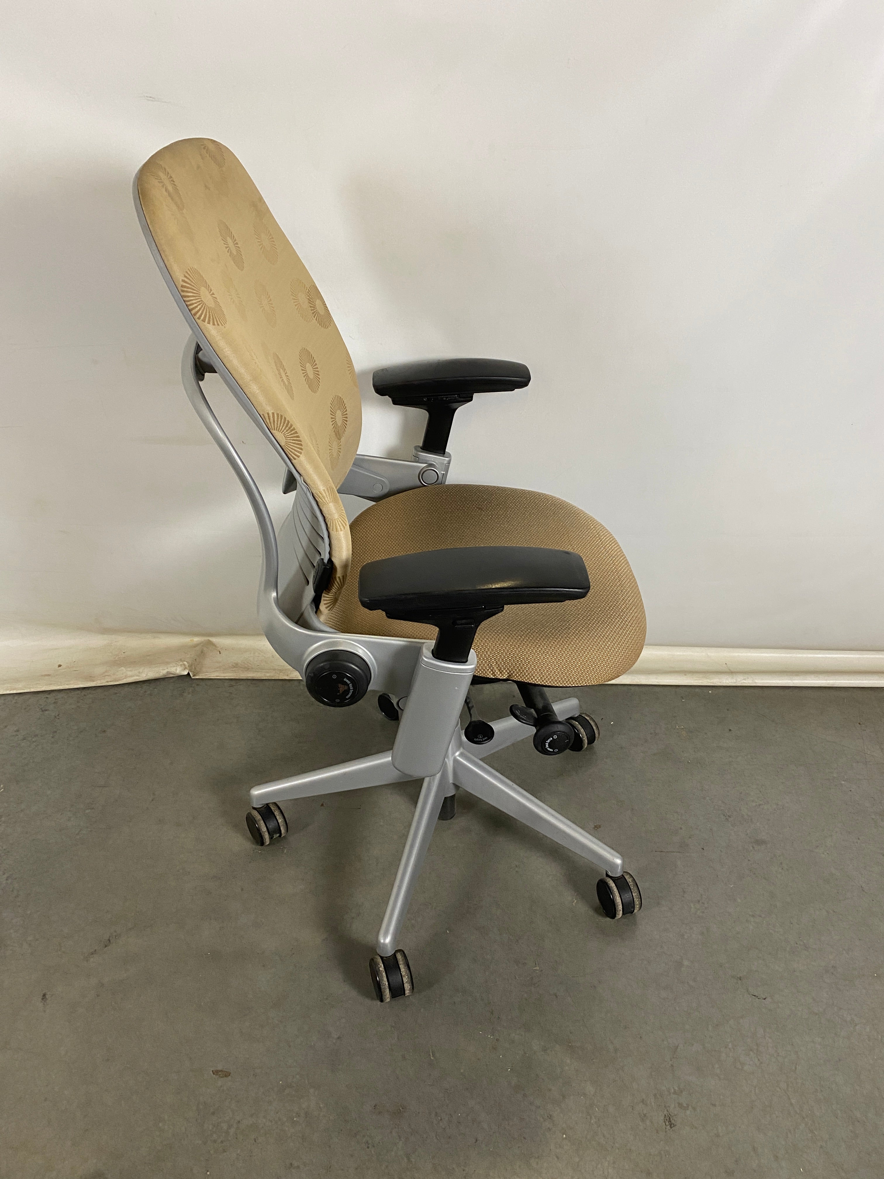 Steelcase #46216179 Beige and Grey Office Chair