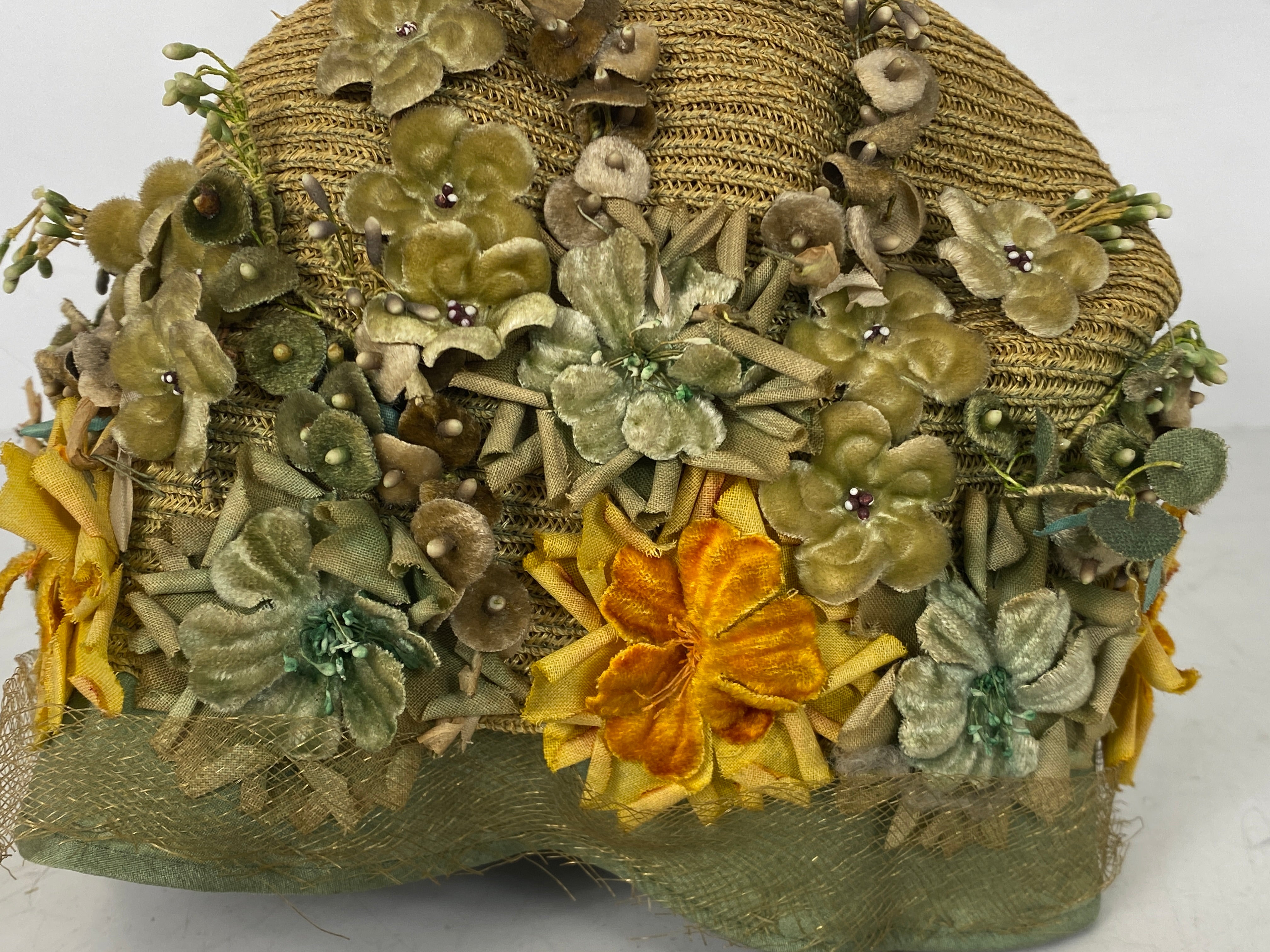 Antique 1920s Flapper Style Cloche Hat with Floral Trimming