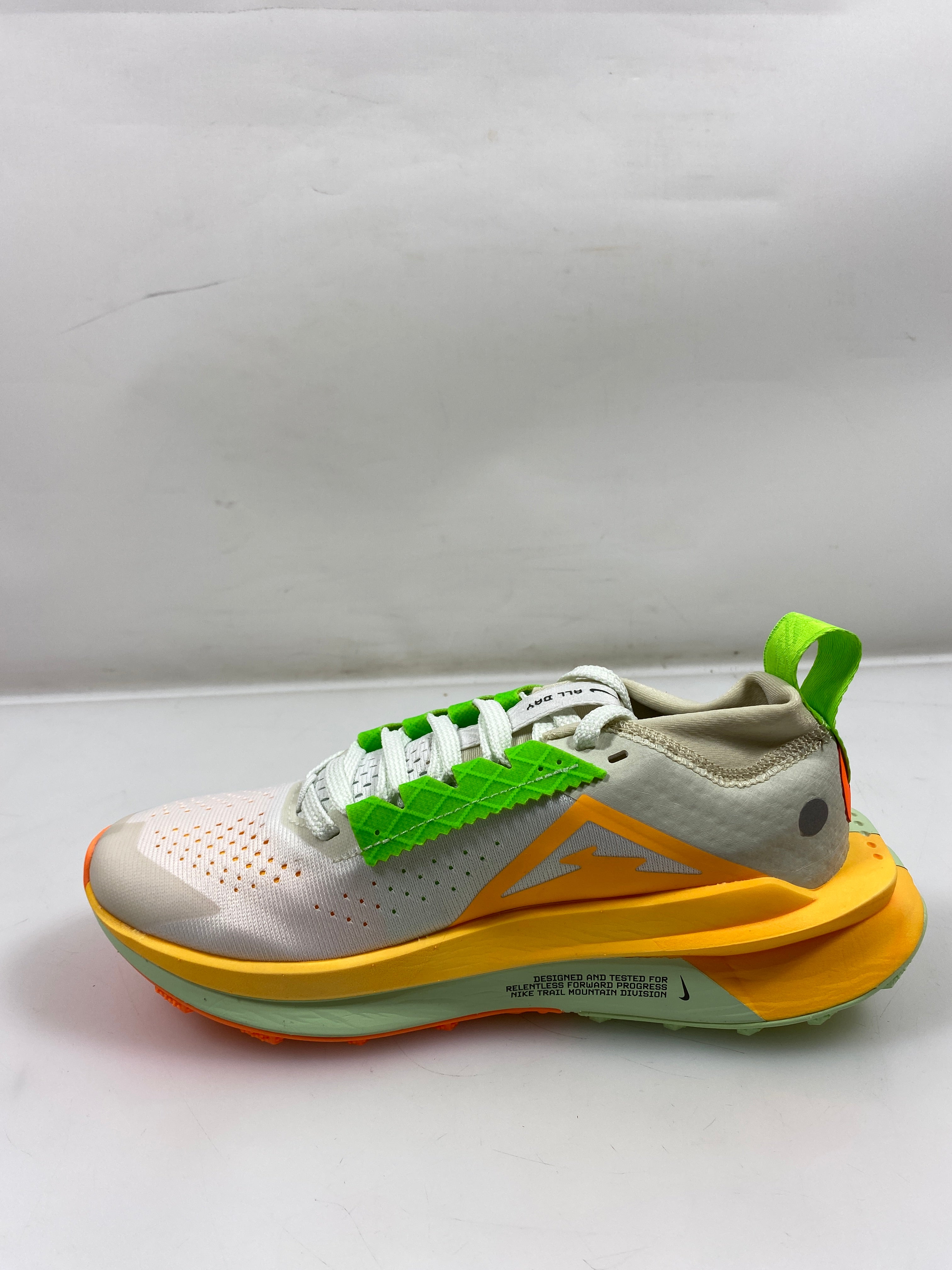 Women's Nike ZoomX Zegama Trail 2 Shoes Size 5