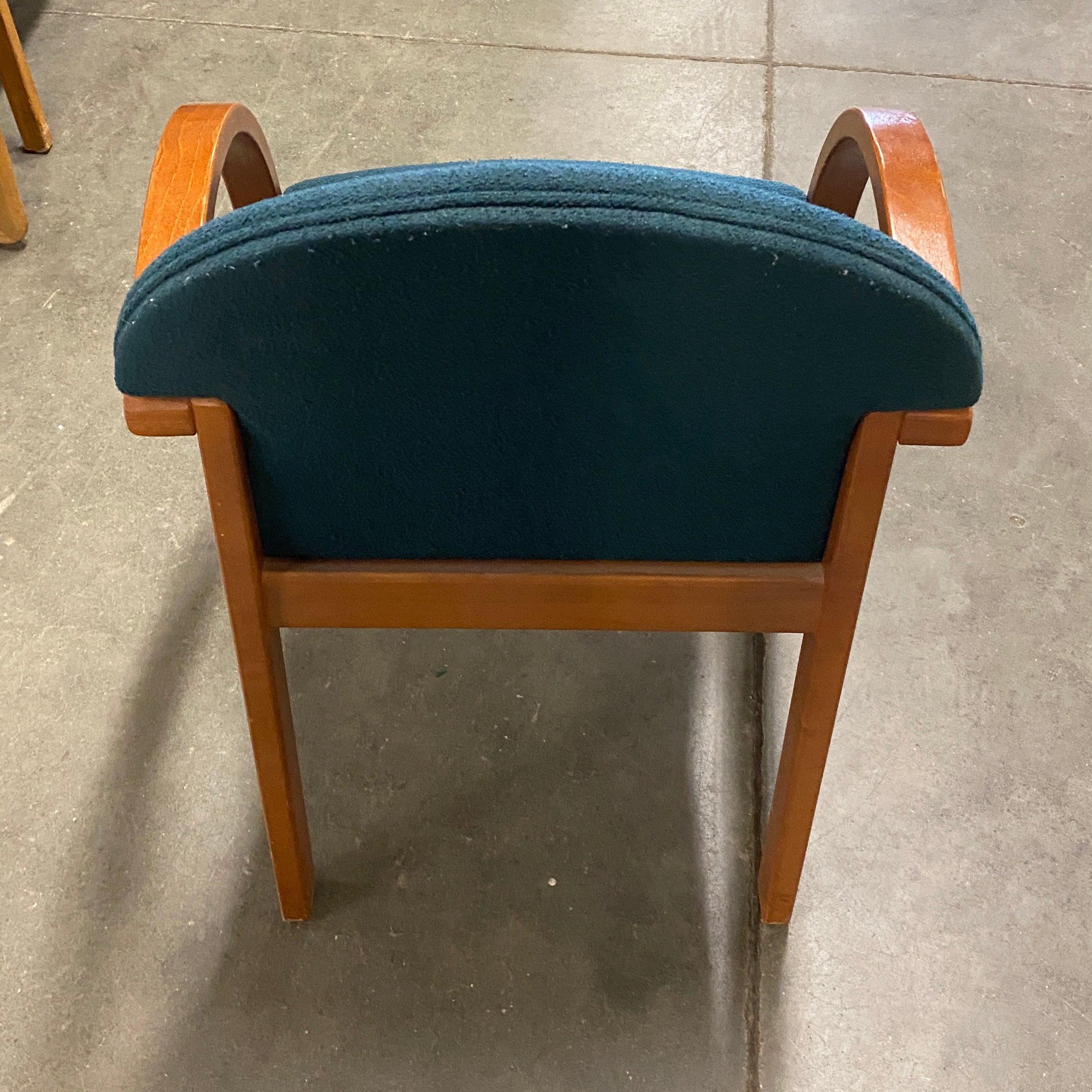 Green Upholstered Wooden Frame Chair (Rounded)