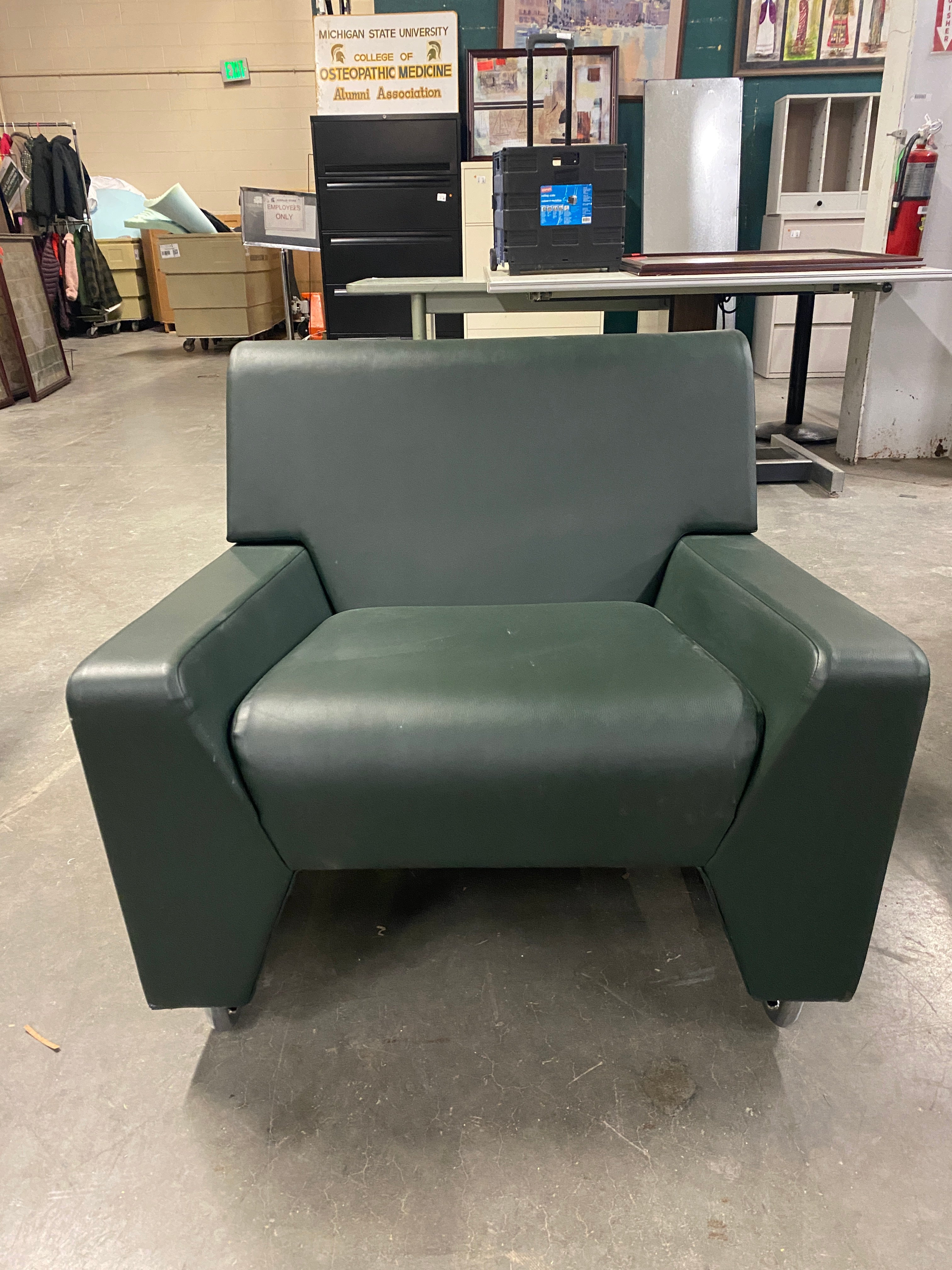 MyWay Green Leather Upholstered Lounge Chair