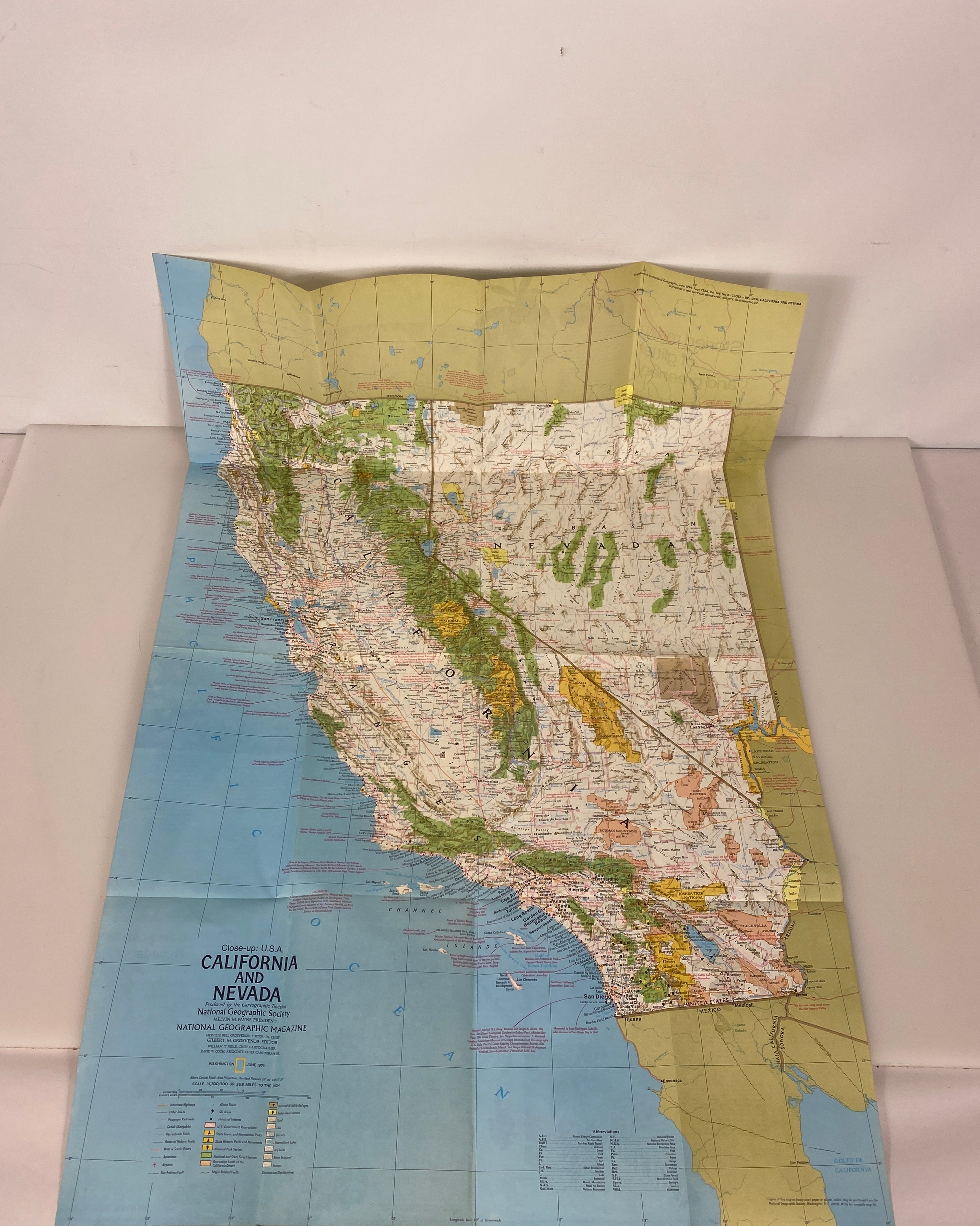 Lot of 2 Nat Geo Maps Close Up USA California/Nevada & Southern California 66-74
