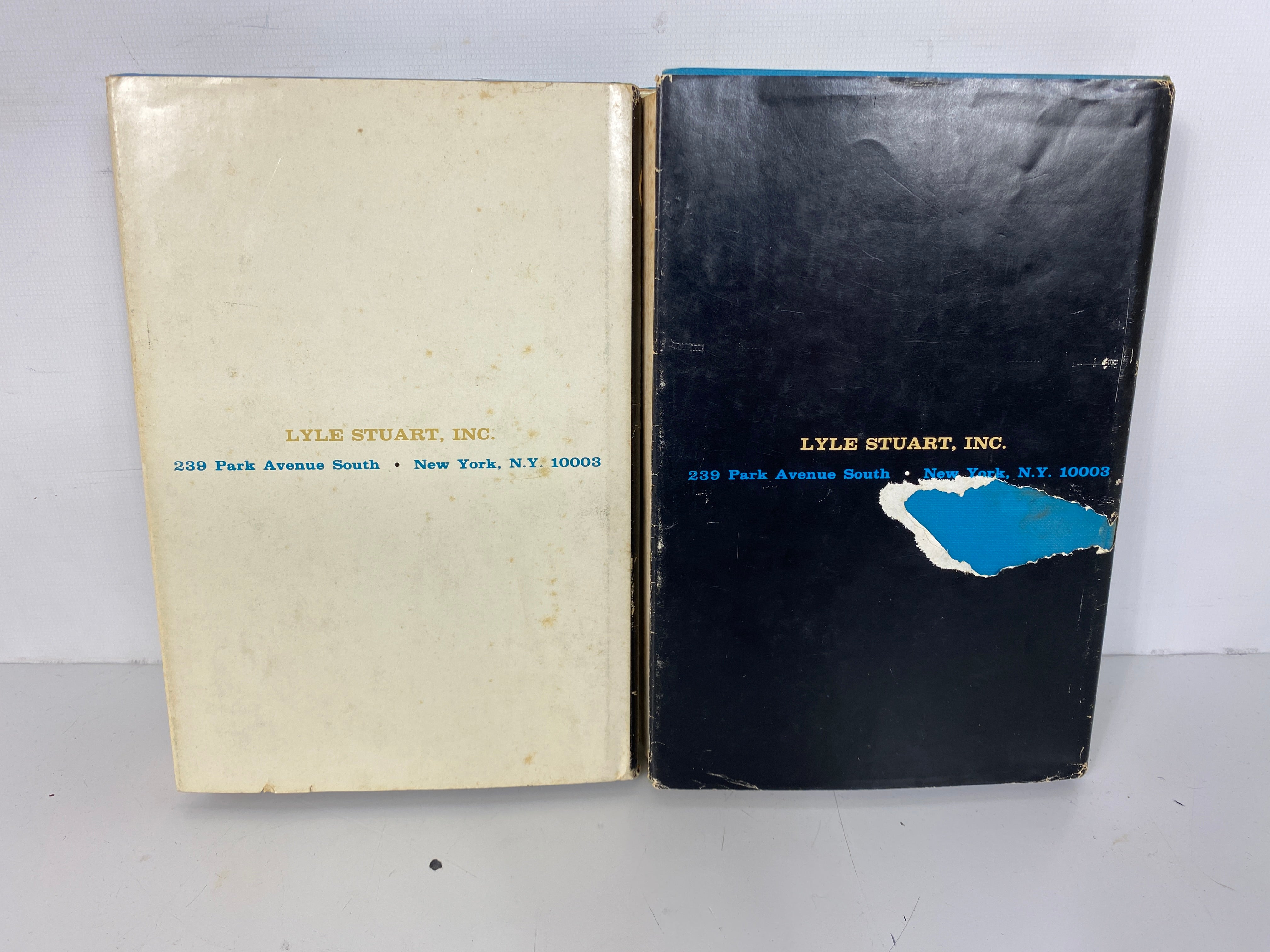 Lot of 2: The Sensuous Woman by "J"/The Sensuous Man by "M" 1970-71 HC DJ