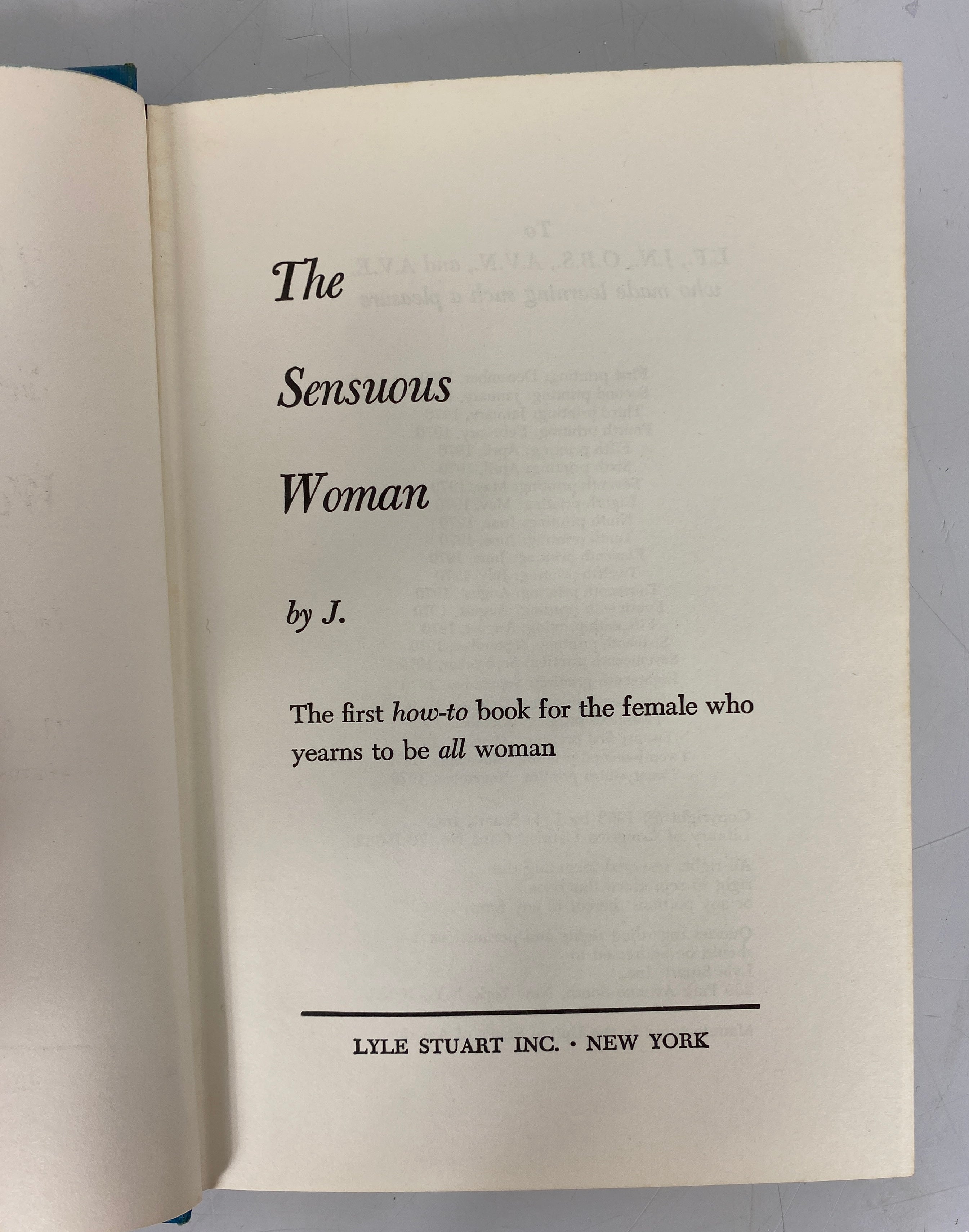 Lot of 2: The Sensuous Woman by "J"/The Sensuous Man by "M" 1970-71 HC DJ