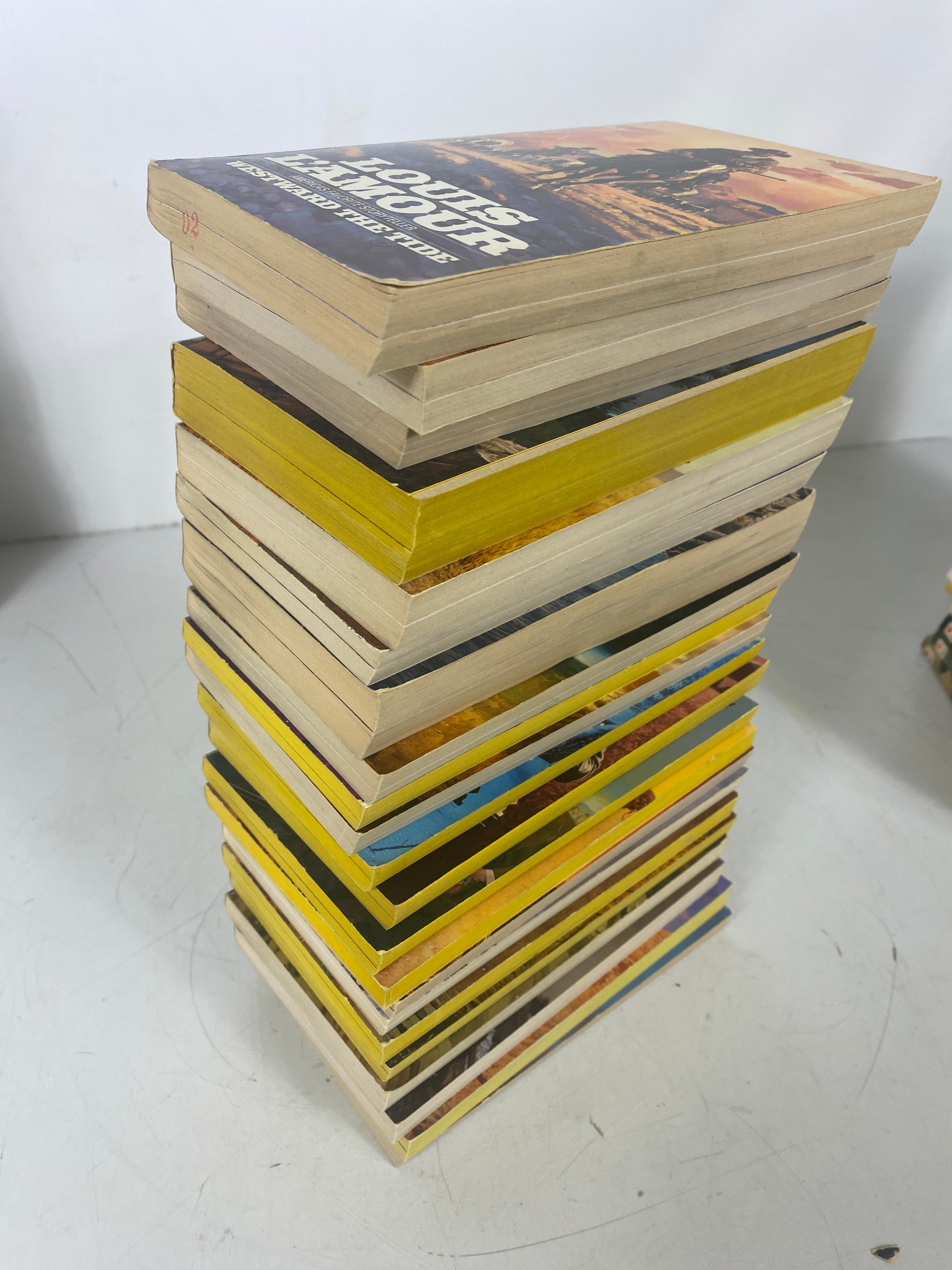 Lot of 90+ Western Louis L'Amour Novels SC Books