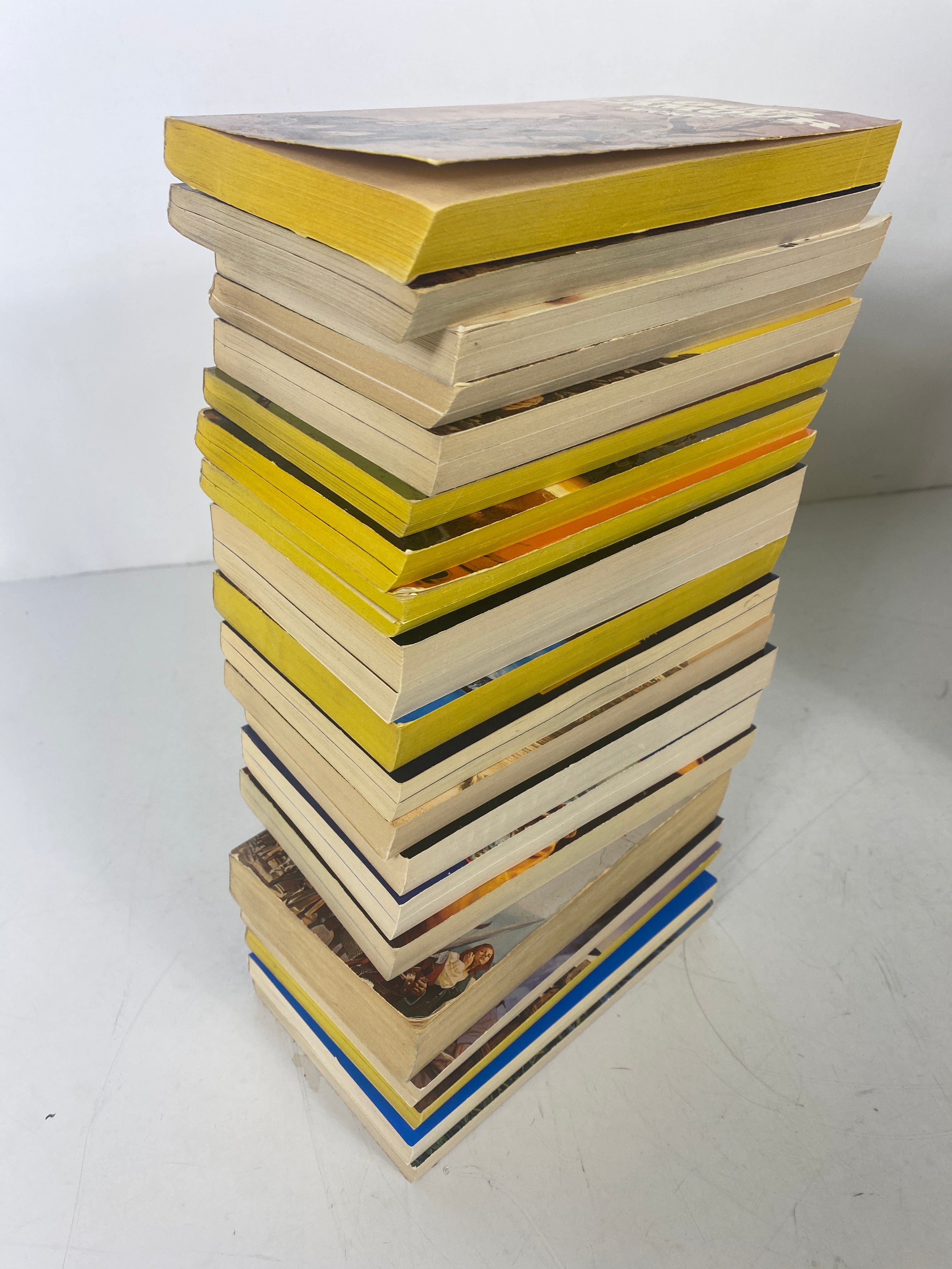 Lot of 90+ Western Louis L'Amour Novels SC Books