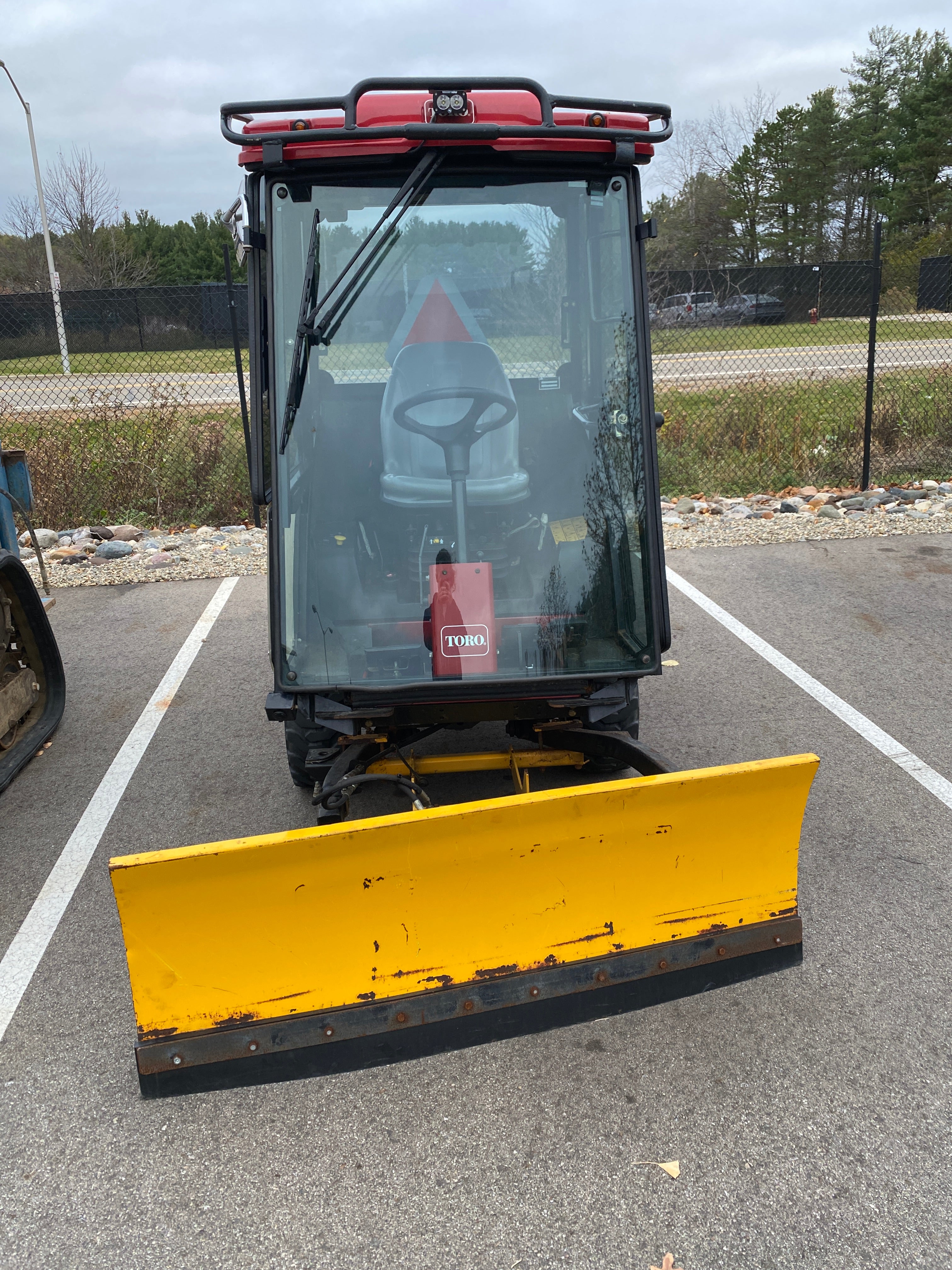 Toro Groundsmaster 3280-D Traction Unit With Cab and 5'Blade