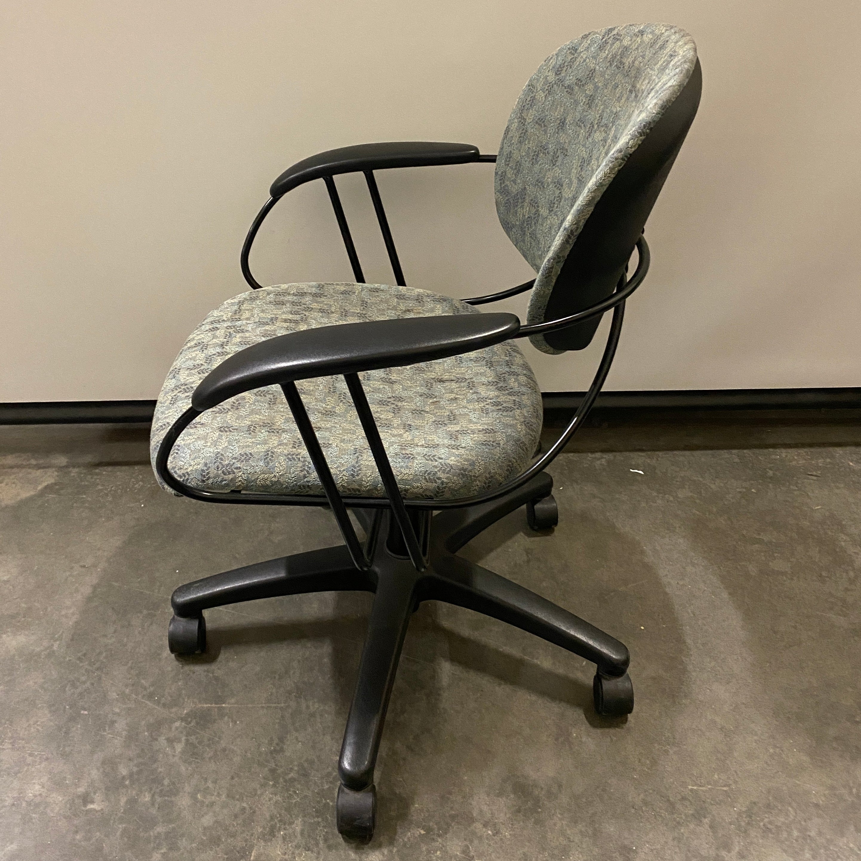 Steelcase Green Patterned Upholstered Wire Frame Office Chair