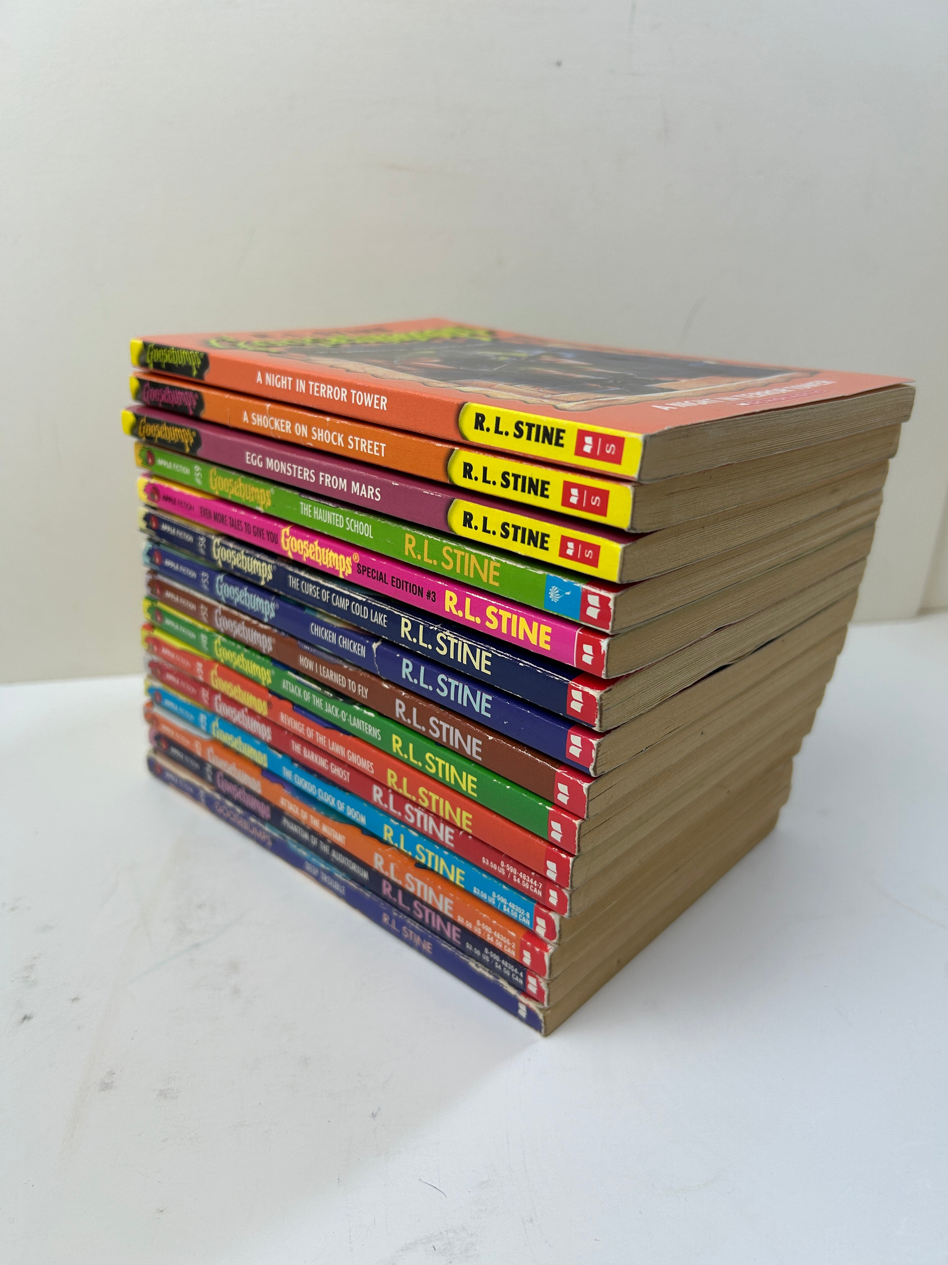 Lot of 15 Goosebumps RL Stine paperbacks 1994-1997