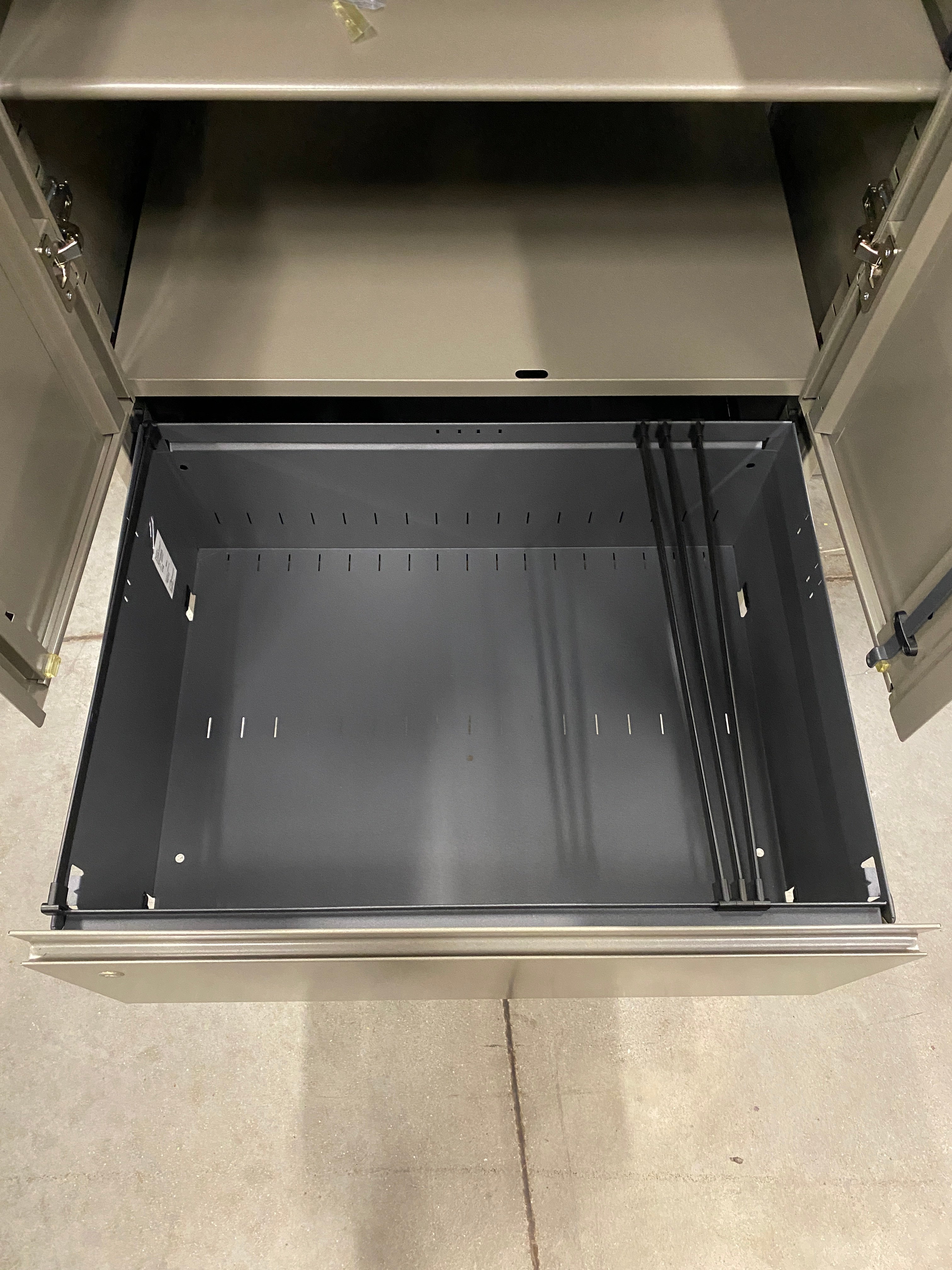 Steelcase #RCC24304AF Metal Cabinet & Drawers