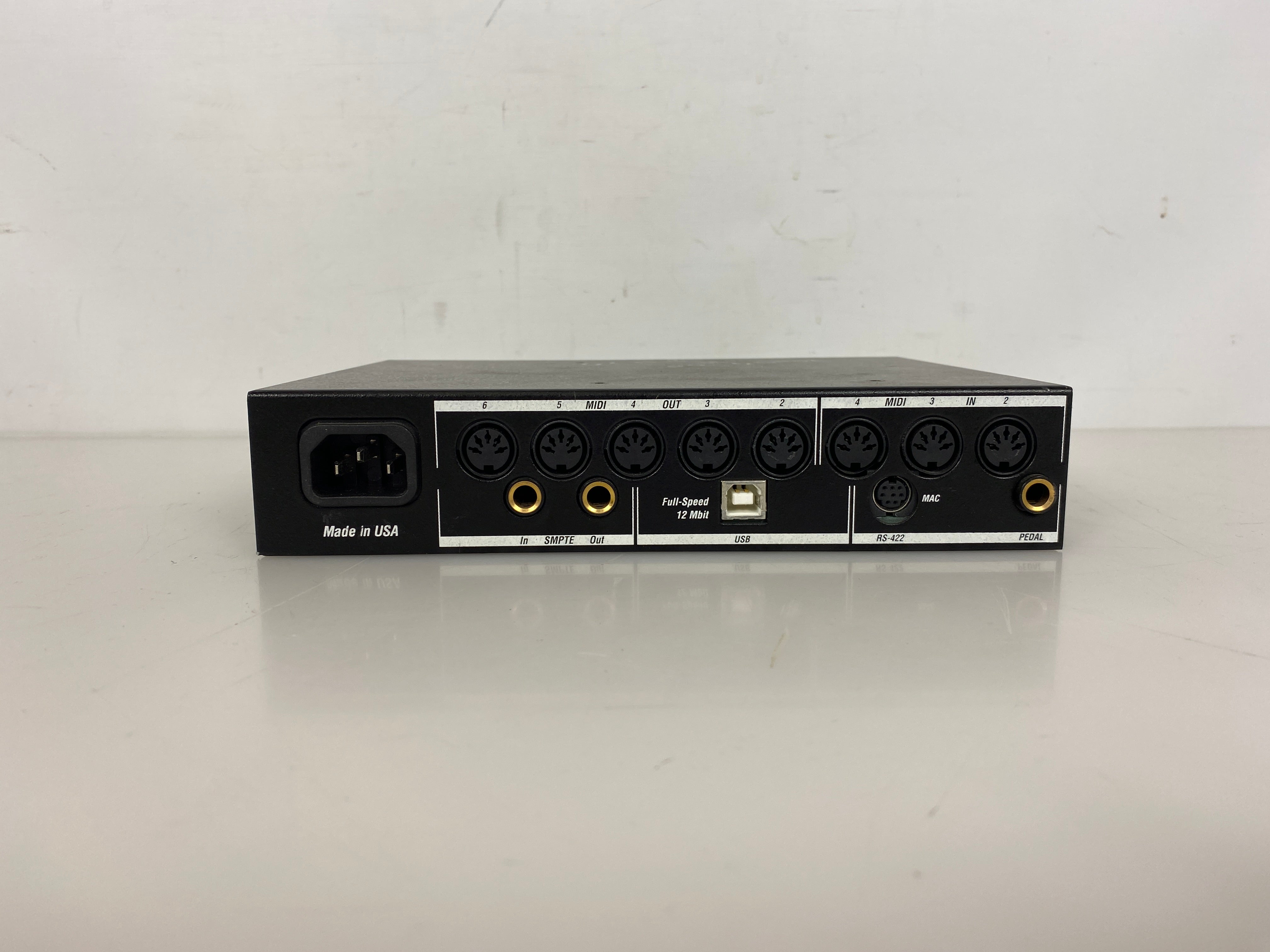 MOTU Micro Express USB MIDIインターフェース micro express Overview