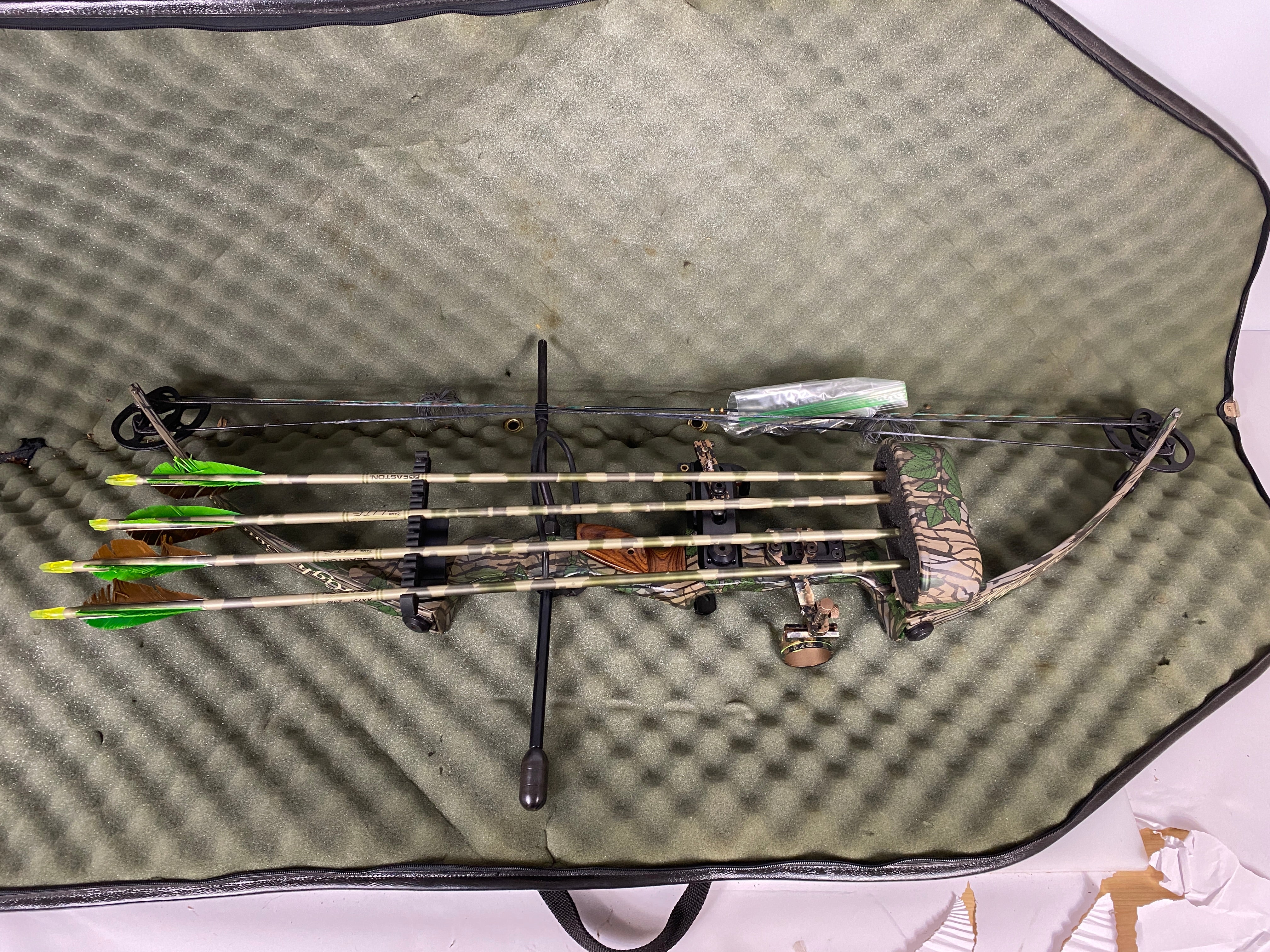 High Country Supreme Bow w/ Easton Arrows and Soft Case
