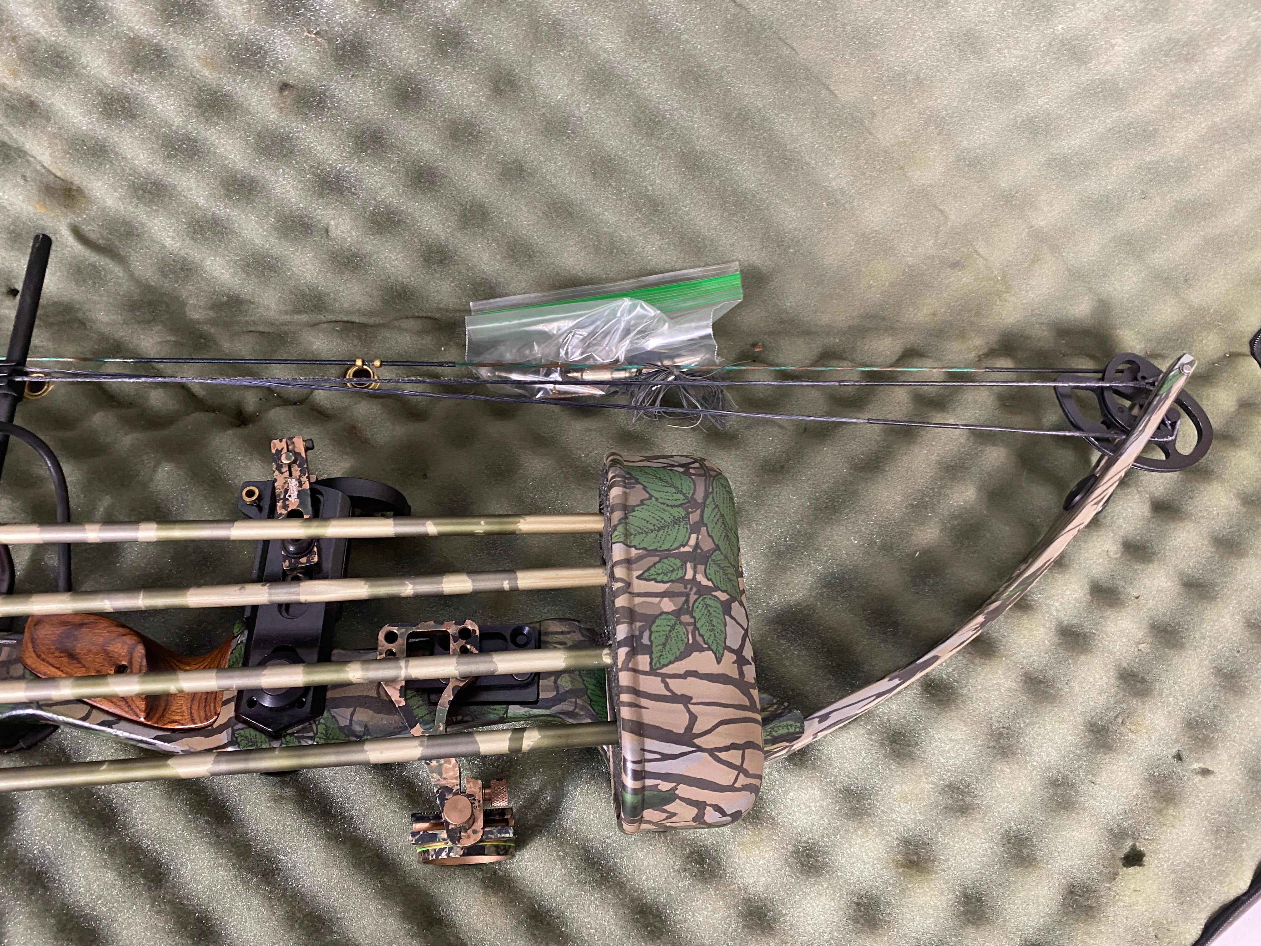 High Country Supreme Bow w/ Easton Arrows and Soft Case