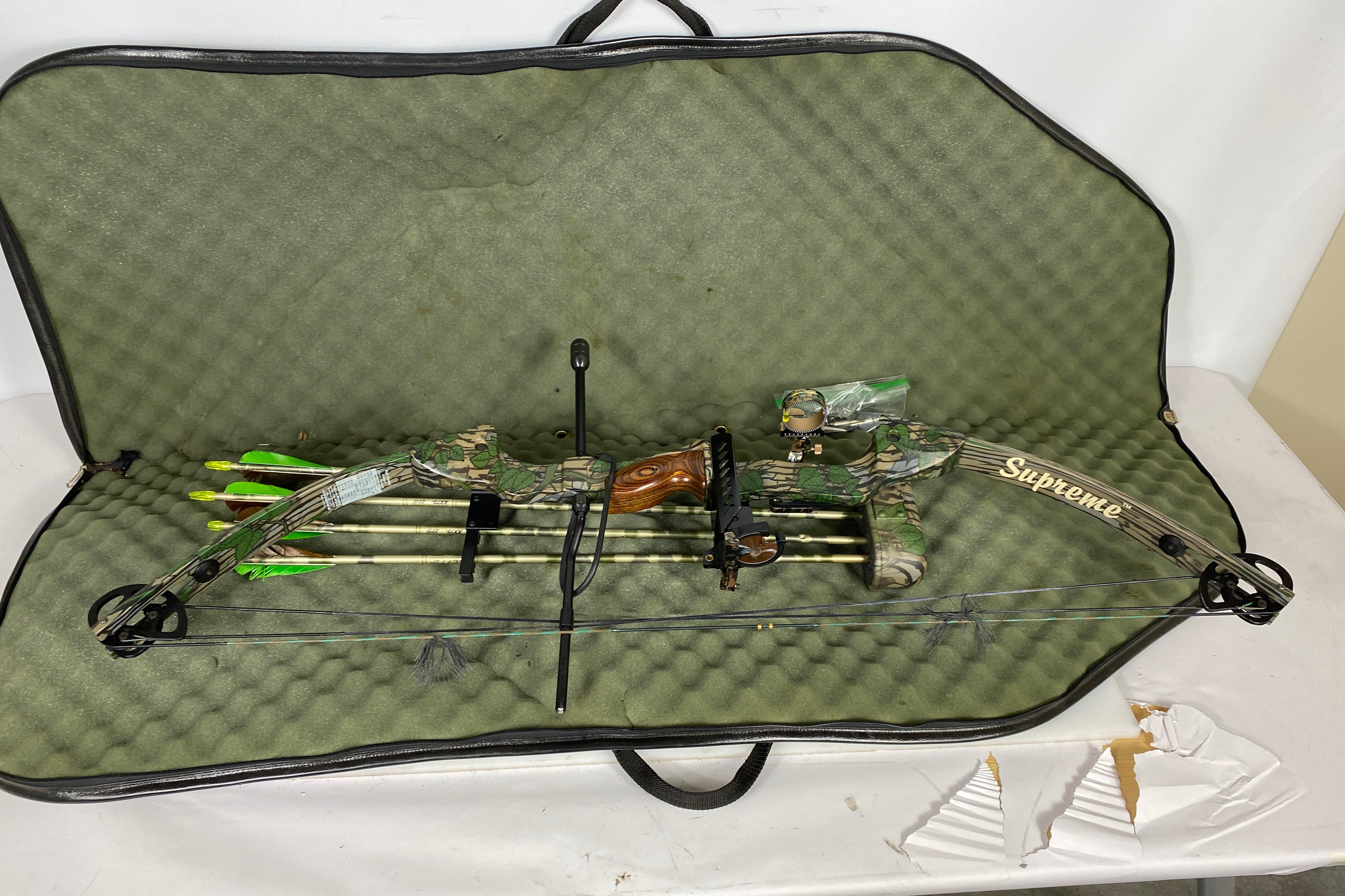 High Country Supreme Bow w/ Easton Arrows and Soft Case