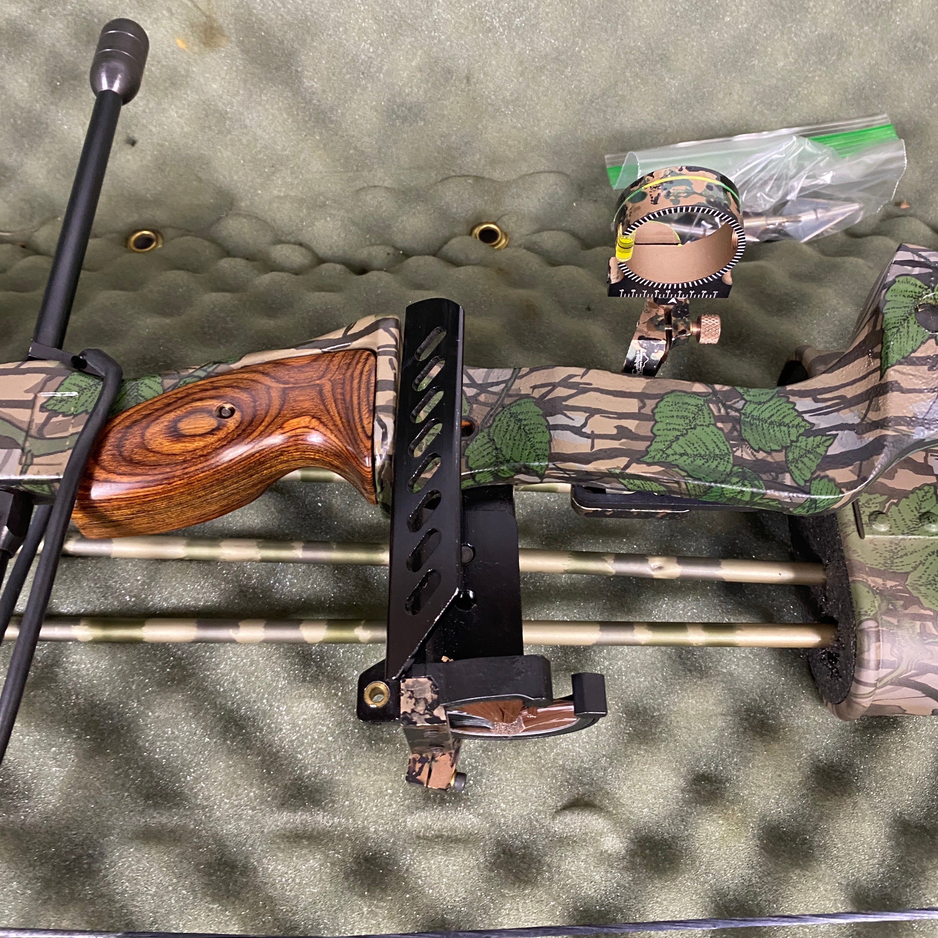 High Country Supreme Bow w/ Easton Arrows and Soft Case