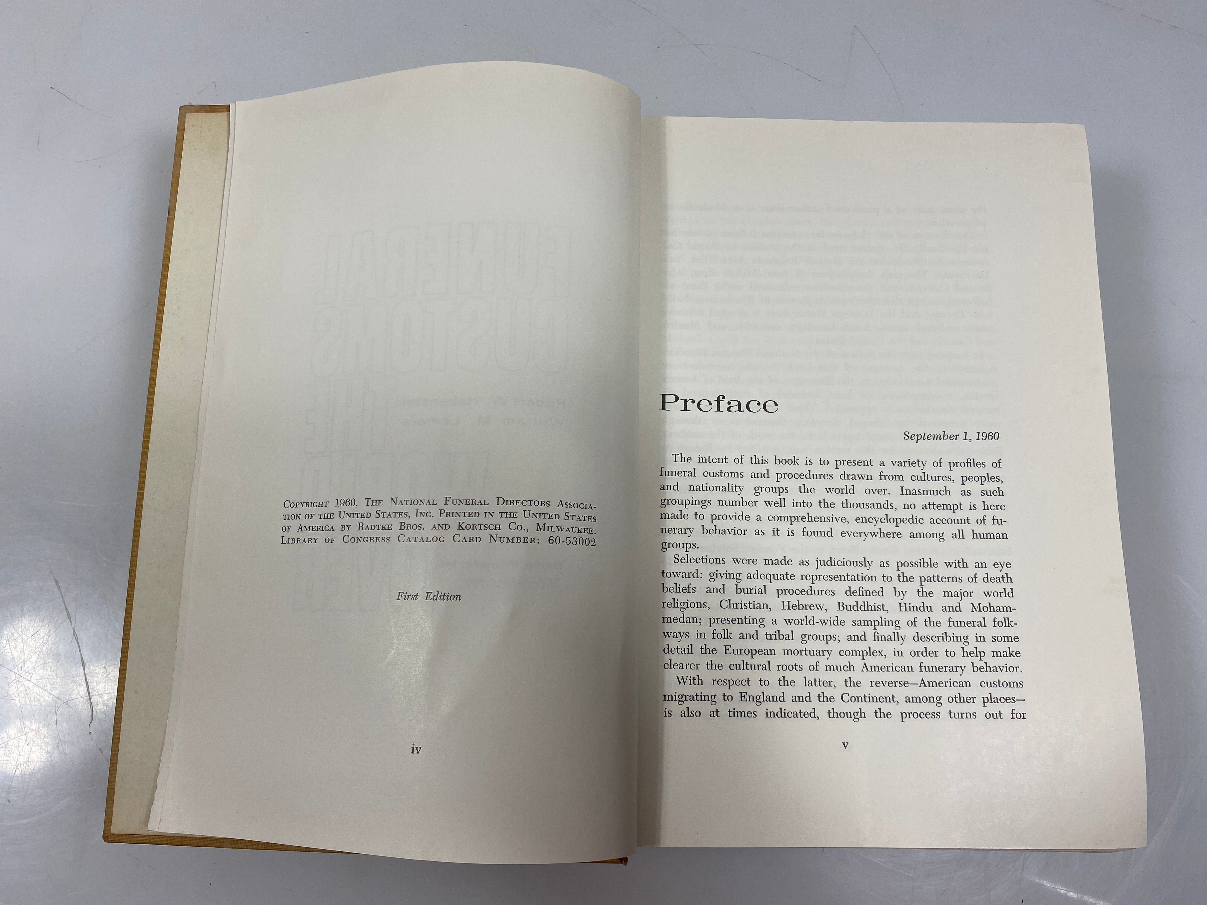 Funeral Customs the World Over by Habenstein/Lamers Bulfin Printers 1960 HCDJ