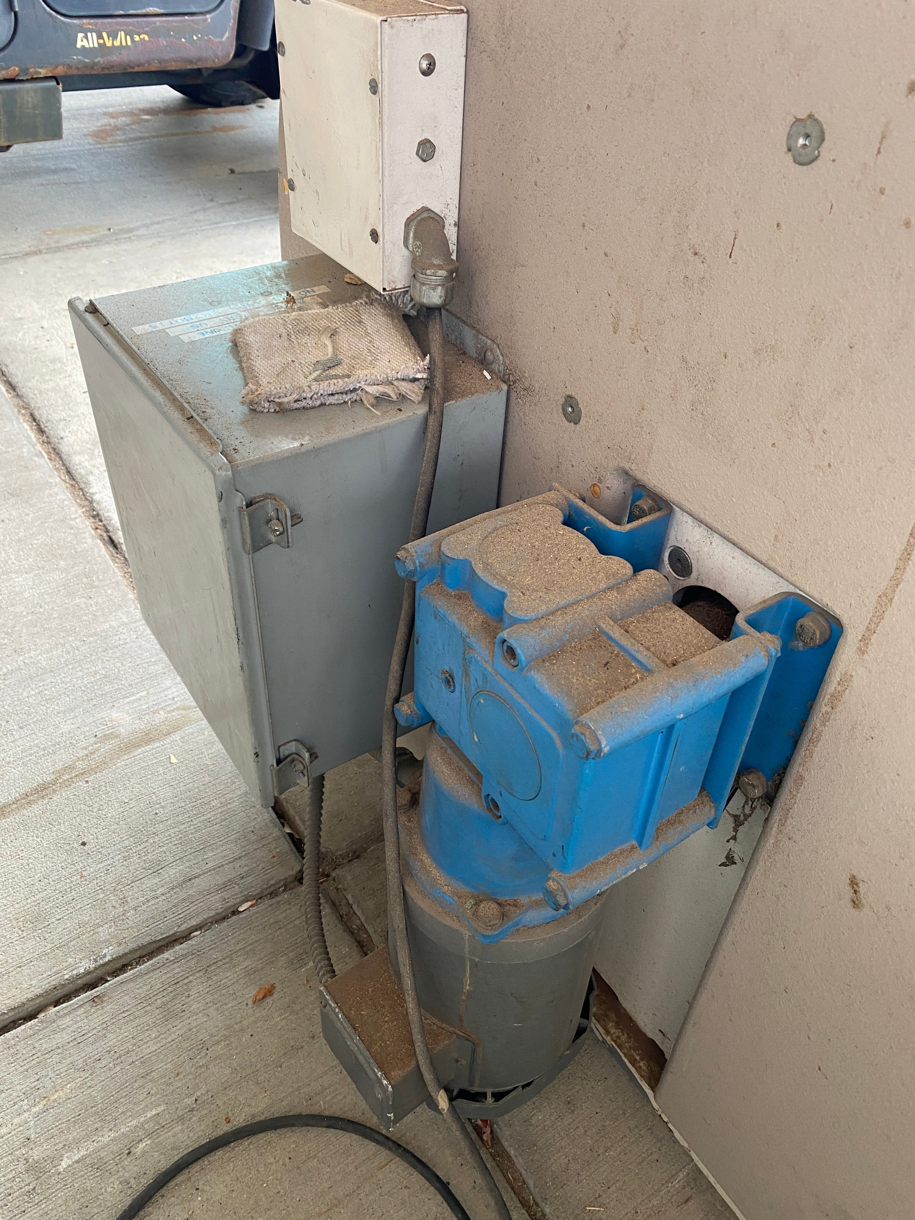 Fluid Management Paint Mixer