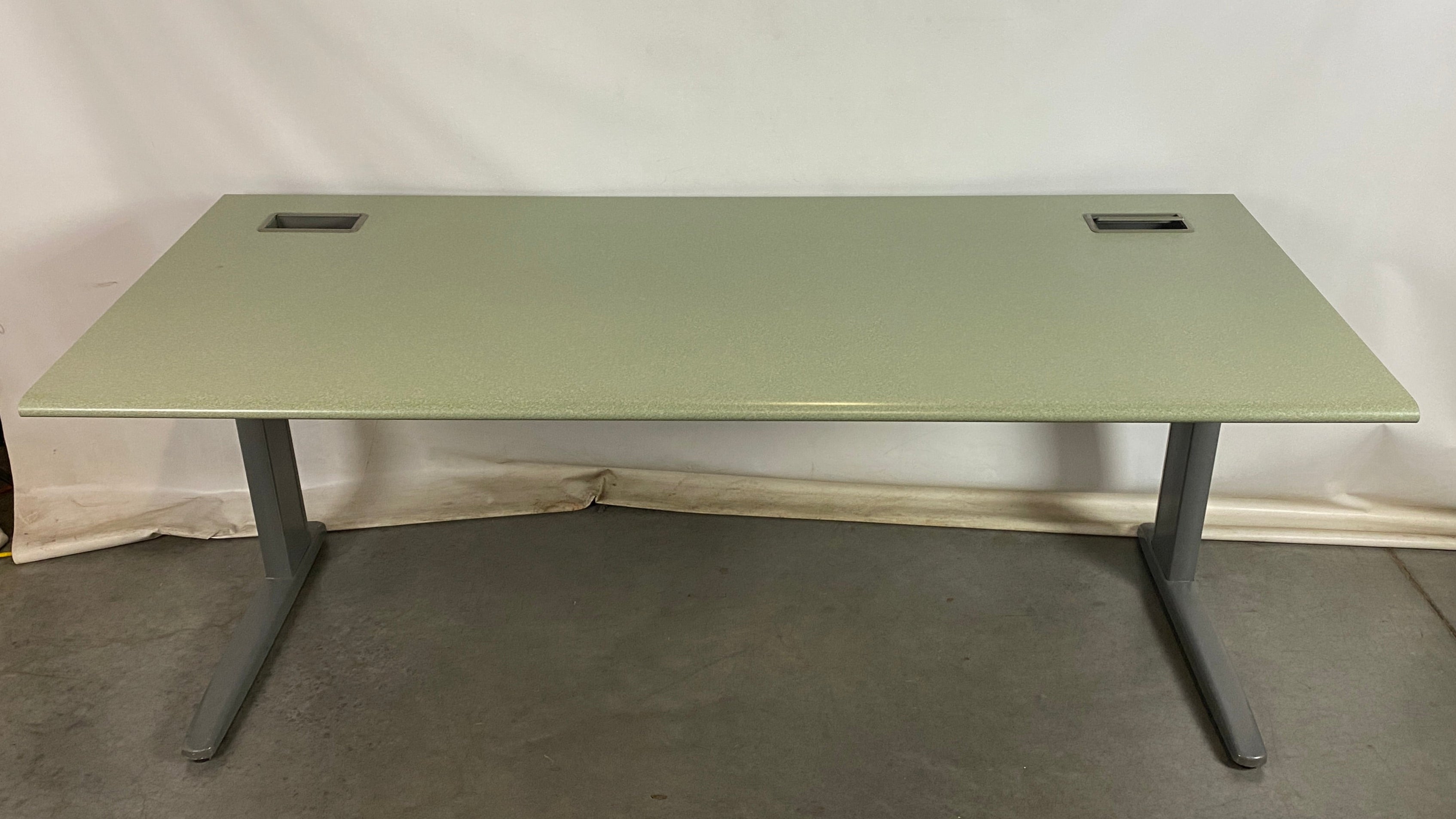 Krueger International #ITWS/5165640002 Table