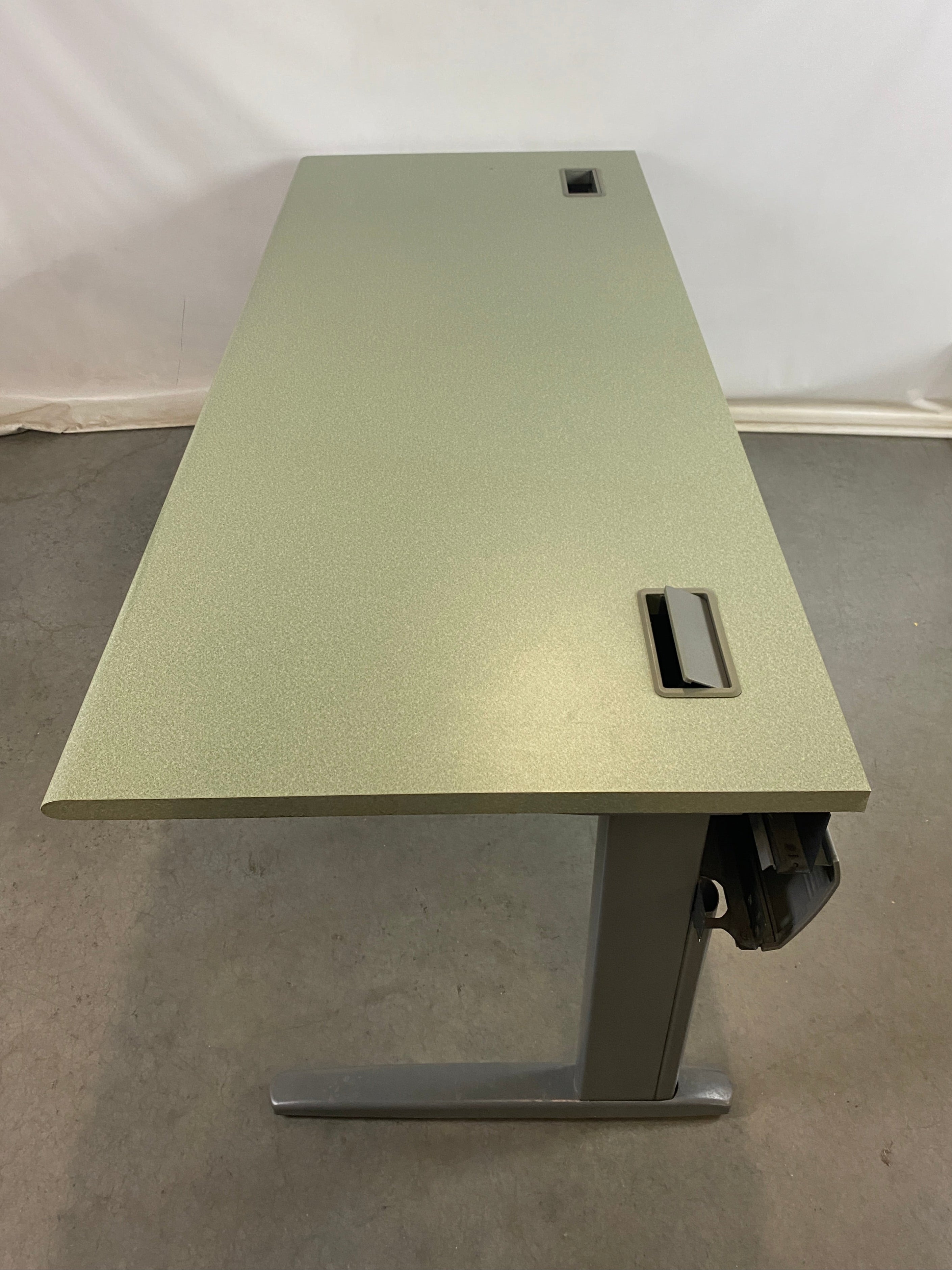 Krueger International #ITWS/5165640002 Table