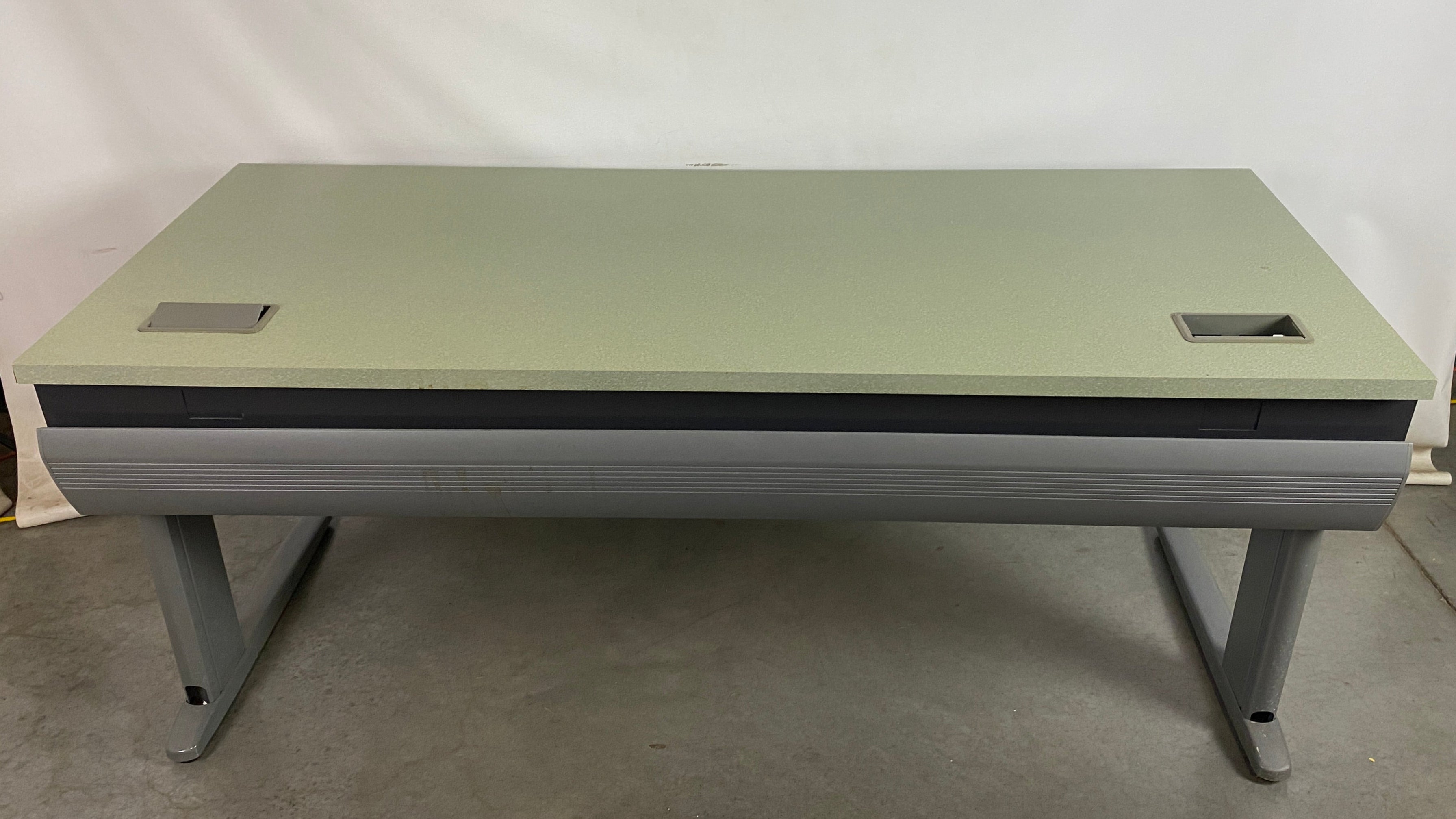 Krueger International #ITWS/5165640002 Table