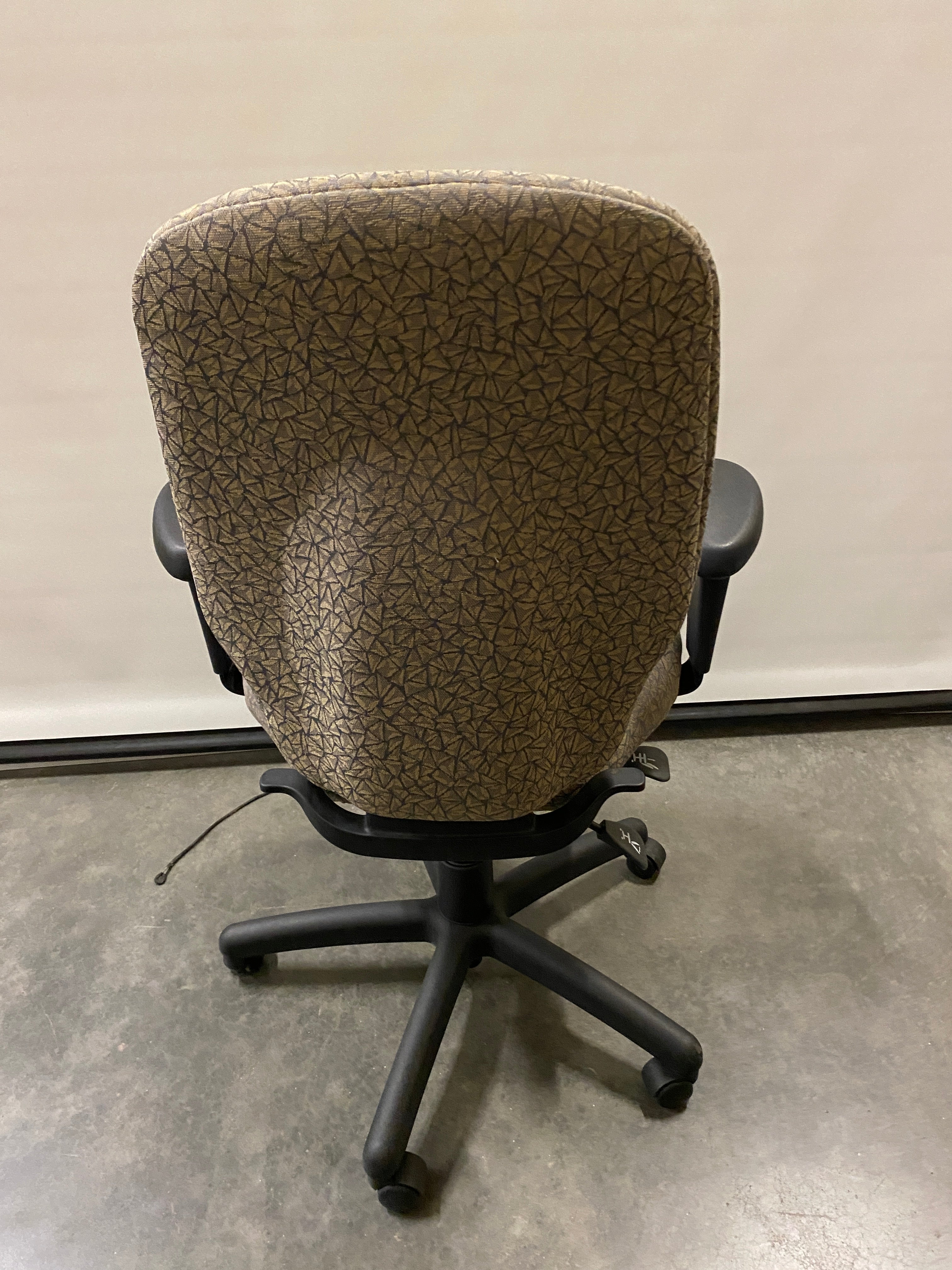 United Chair Co Beige #1316402 Upholstered Office Chair