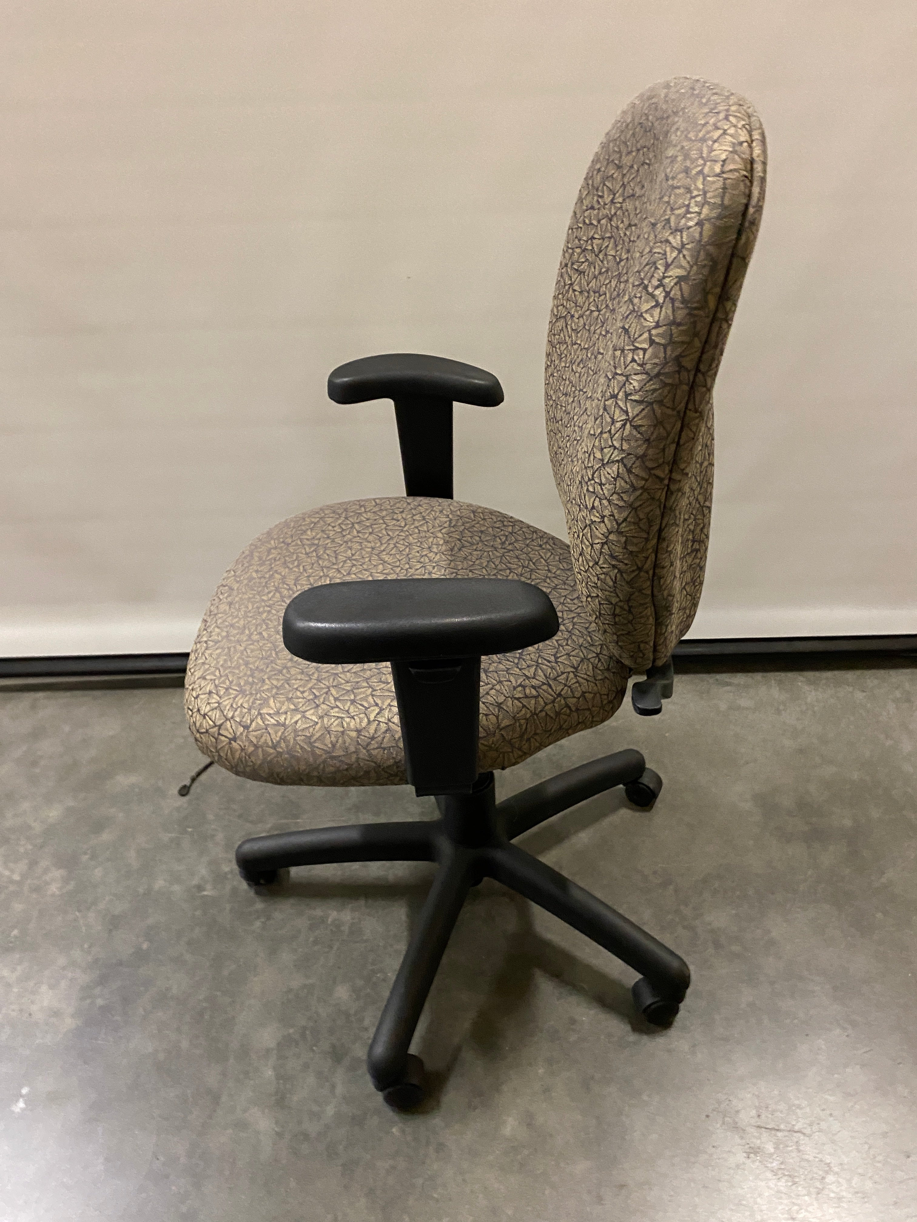 United Chair Co Beige #1316402 Upholstered Office Chair
