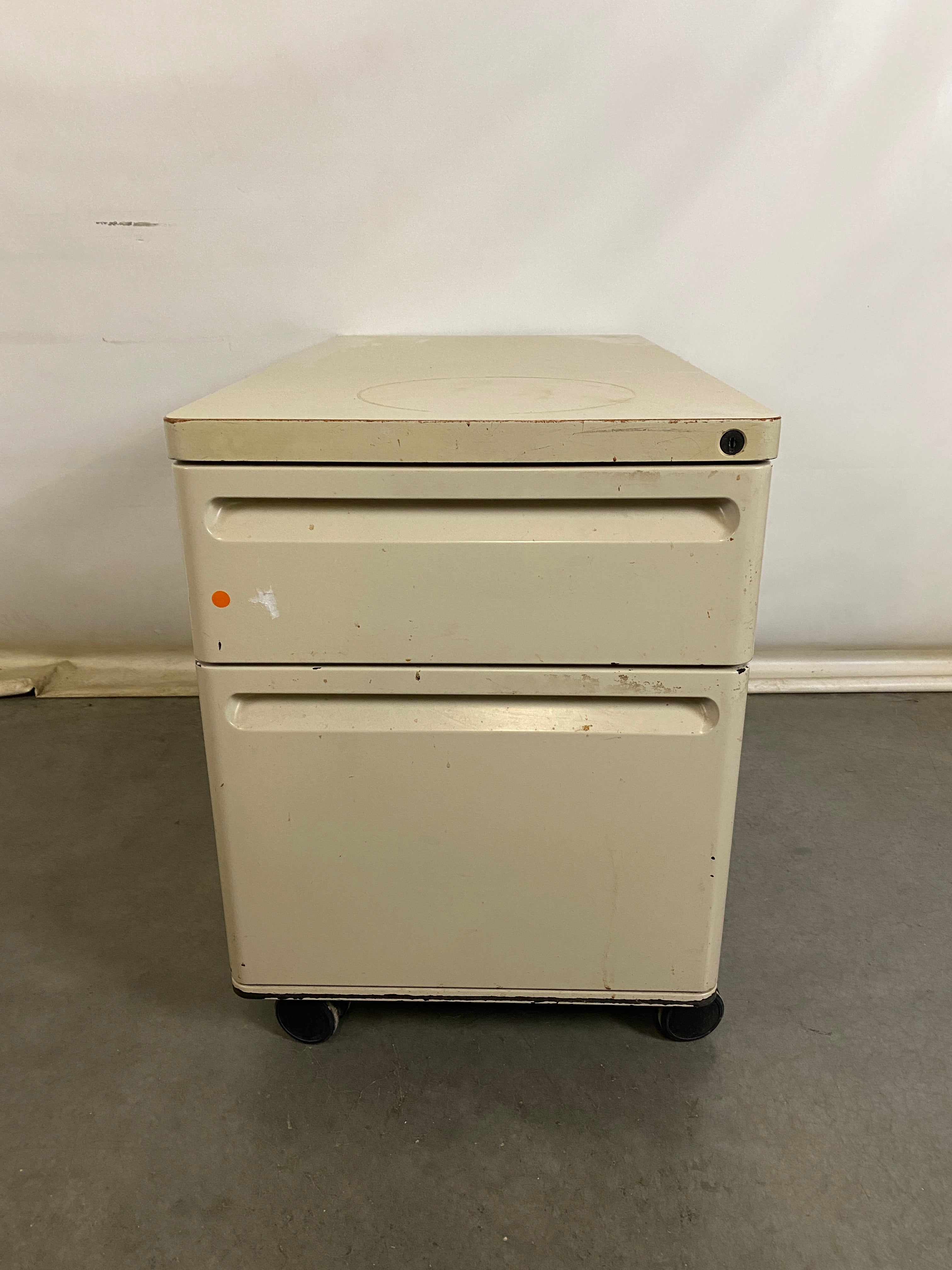 2-Drawer File Cabinet on Wheels