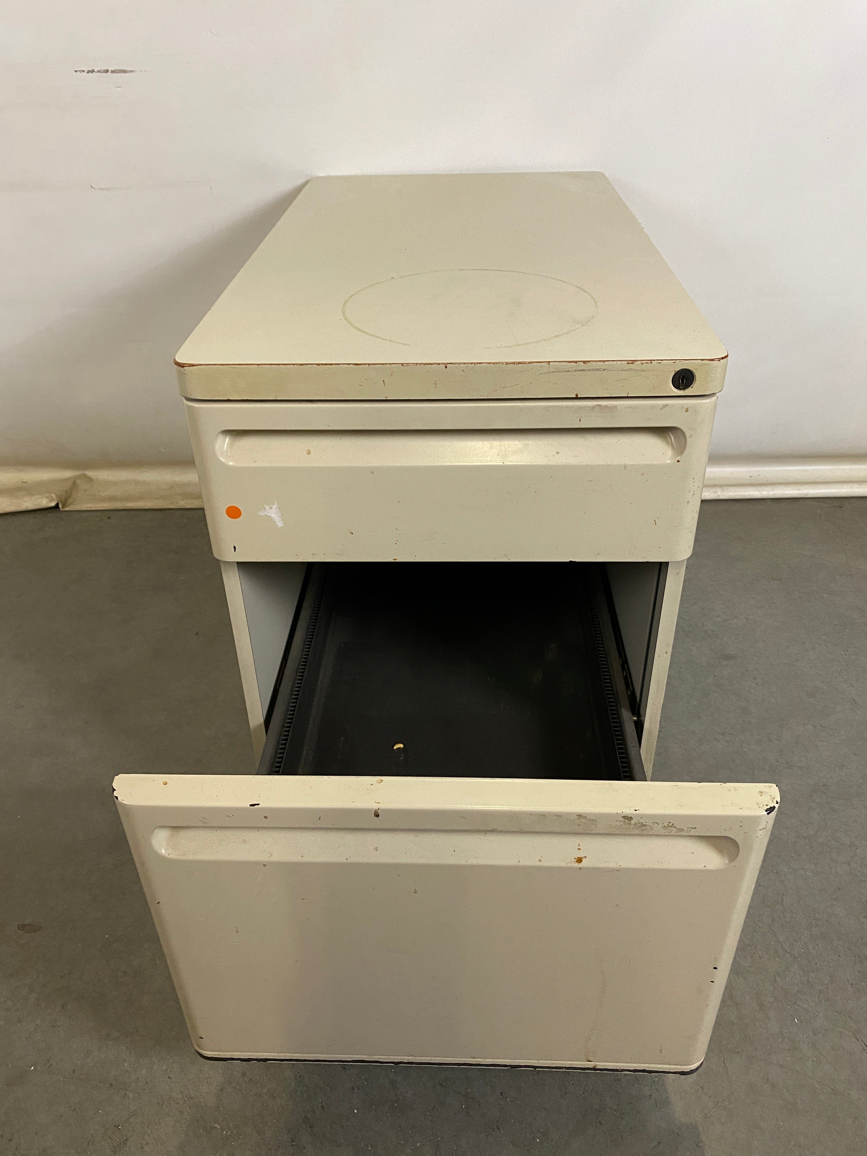 2-Drawer File Cabinet on Wheels