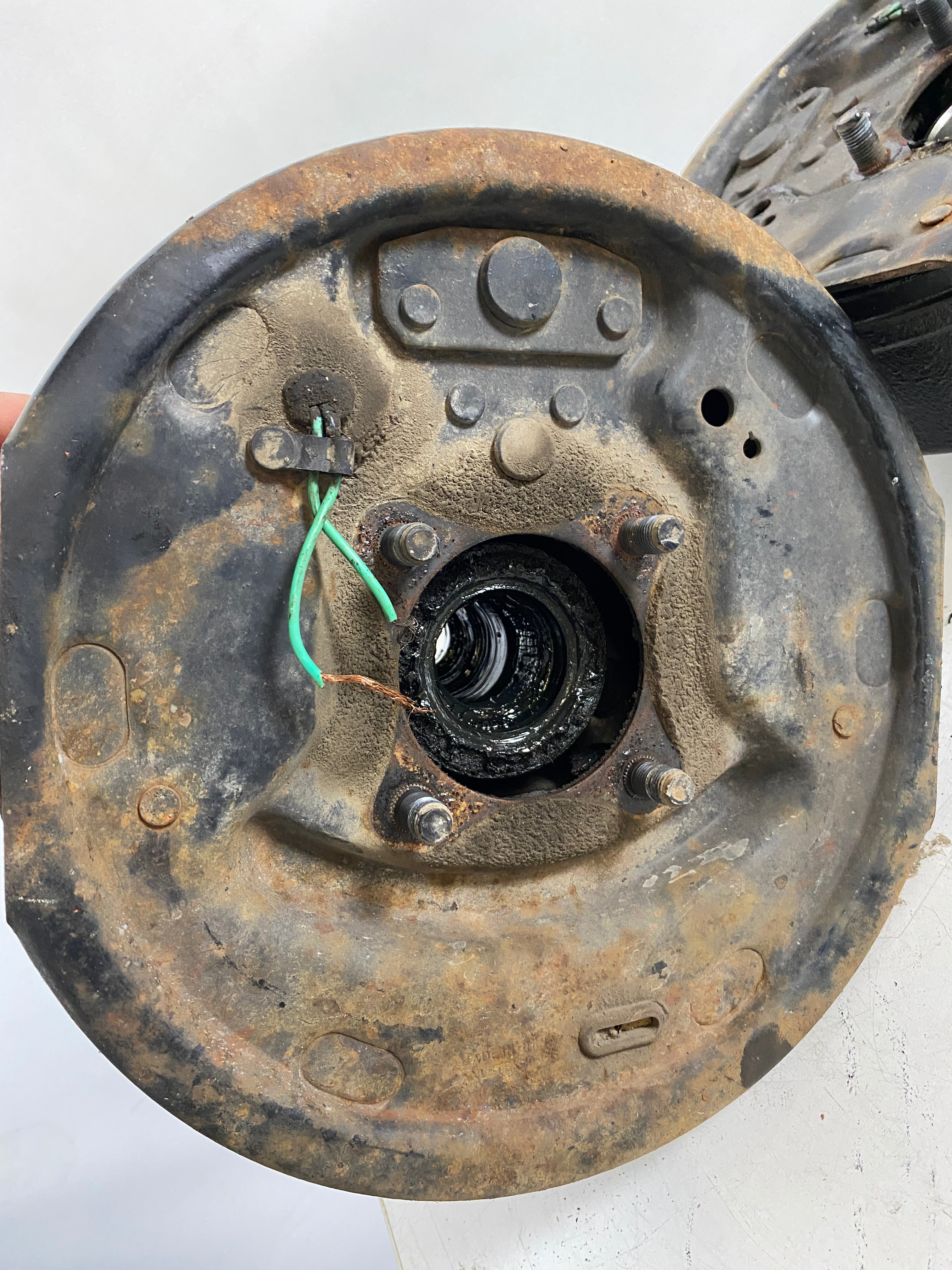 Carry-On Trailer Hub & Drum Assemblies