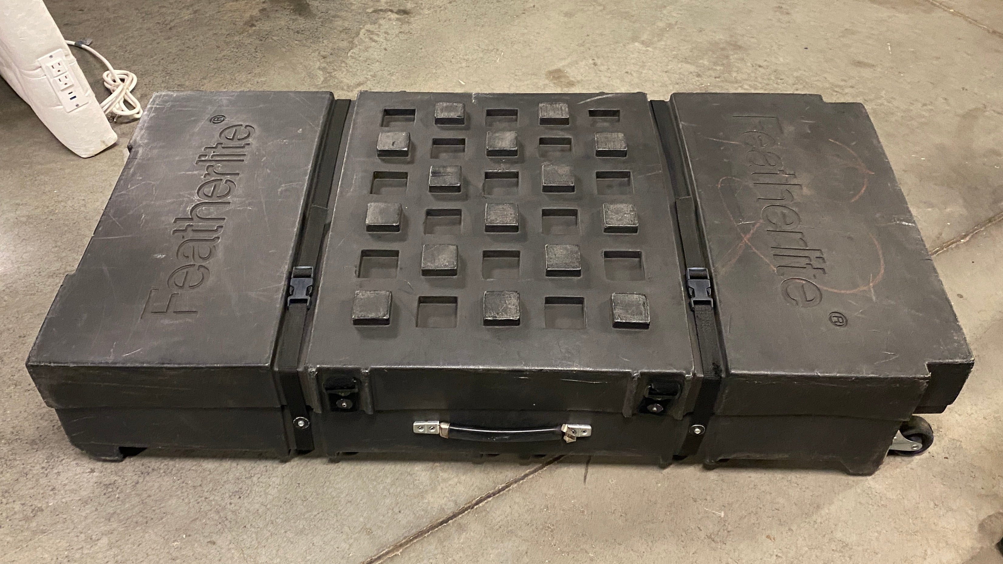 Featherlite Exhibit Display Set With Portable Black Case