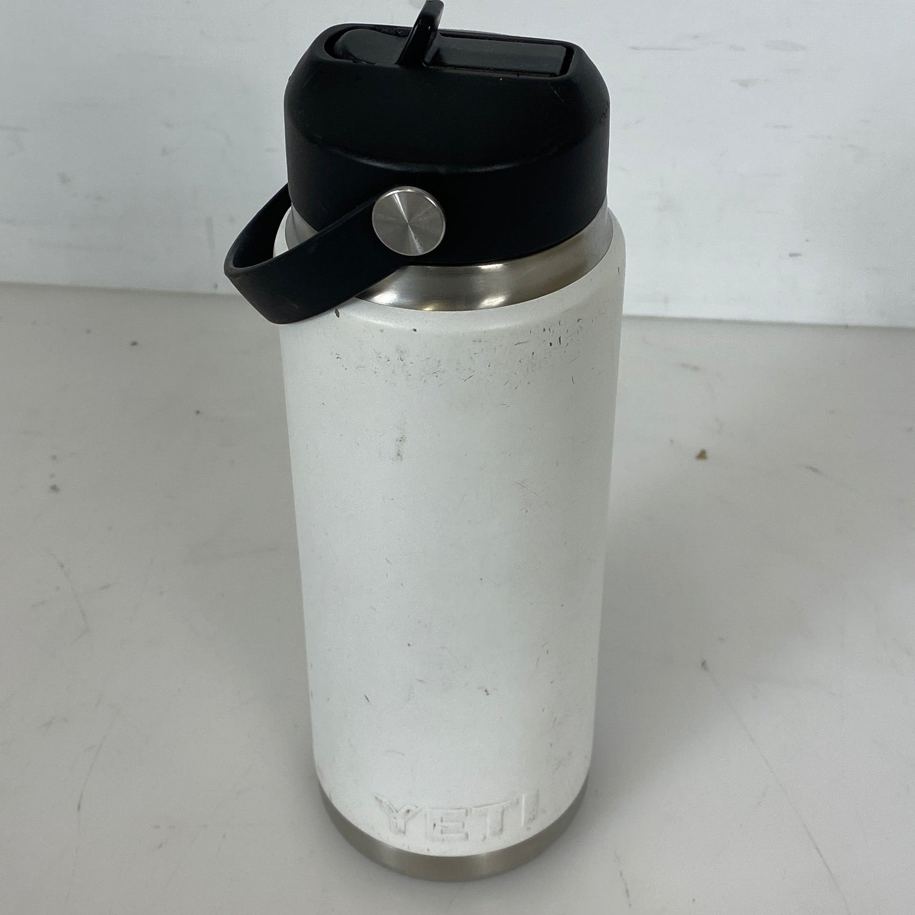 Yeti White 26 Oz Rambler Water Bottle