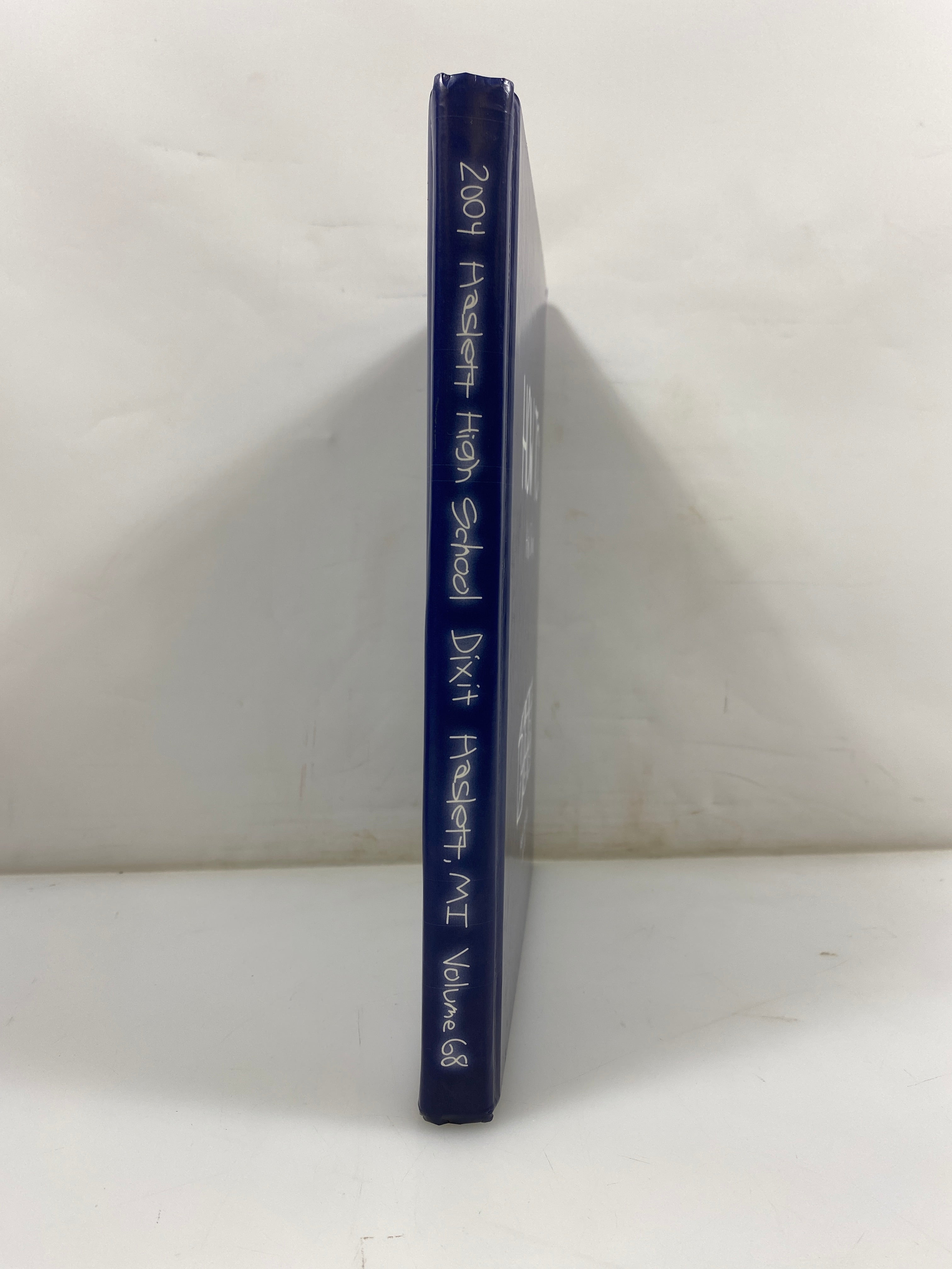 2004 Haslett High School "Dixit" Yearbook HC Haslett, MI