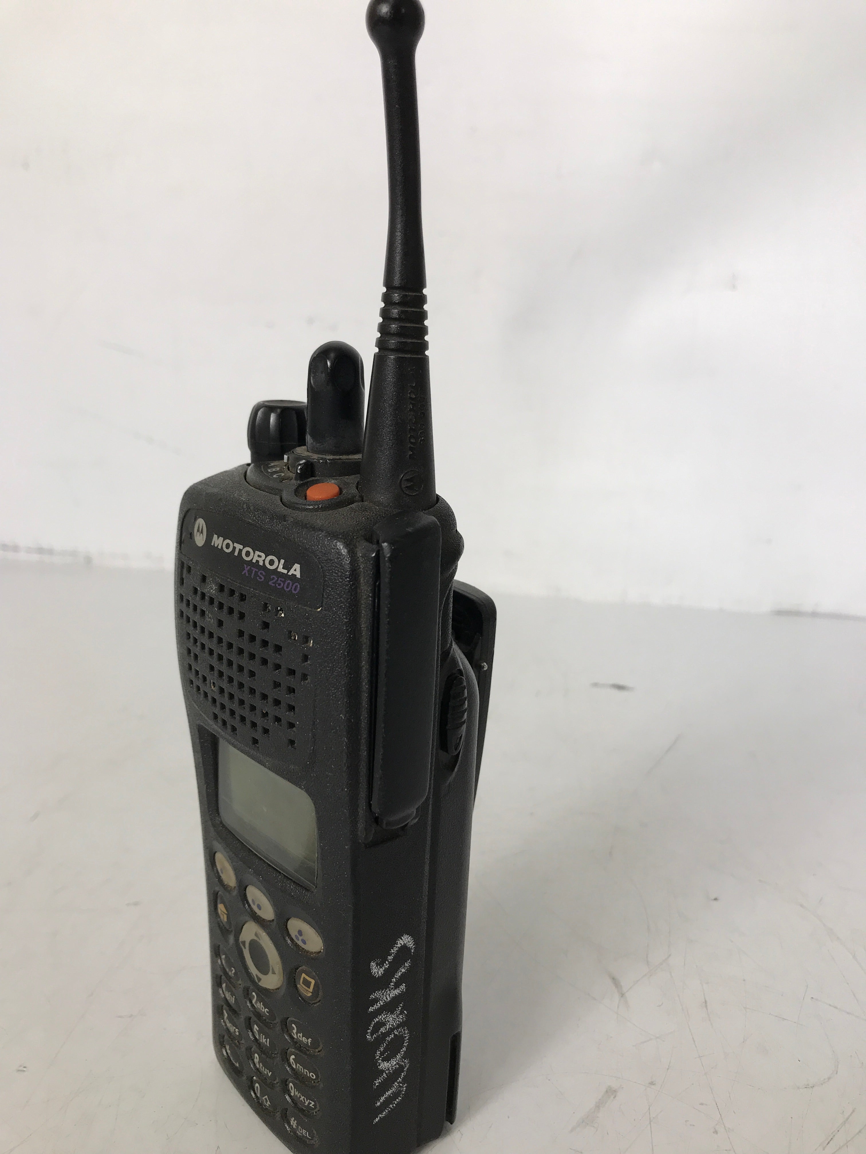 Motorola XTS 2500 Digital Portable Radio - Short Antenna