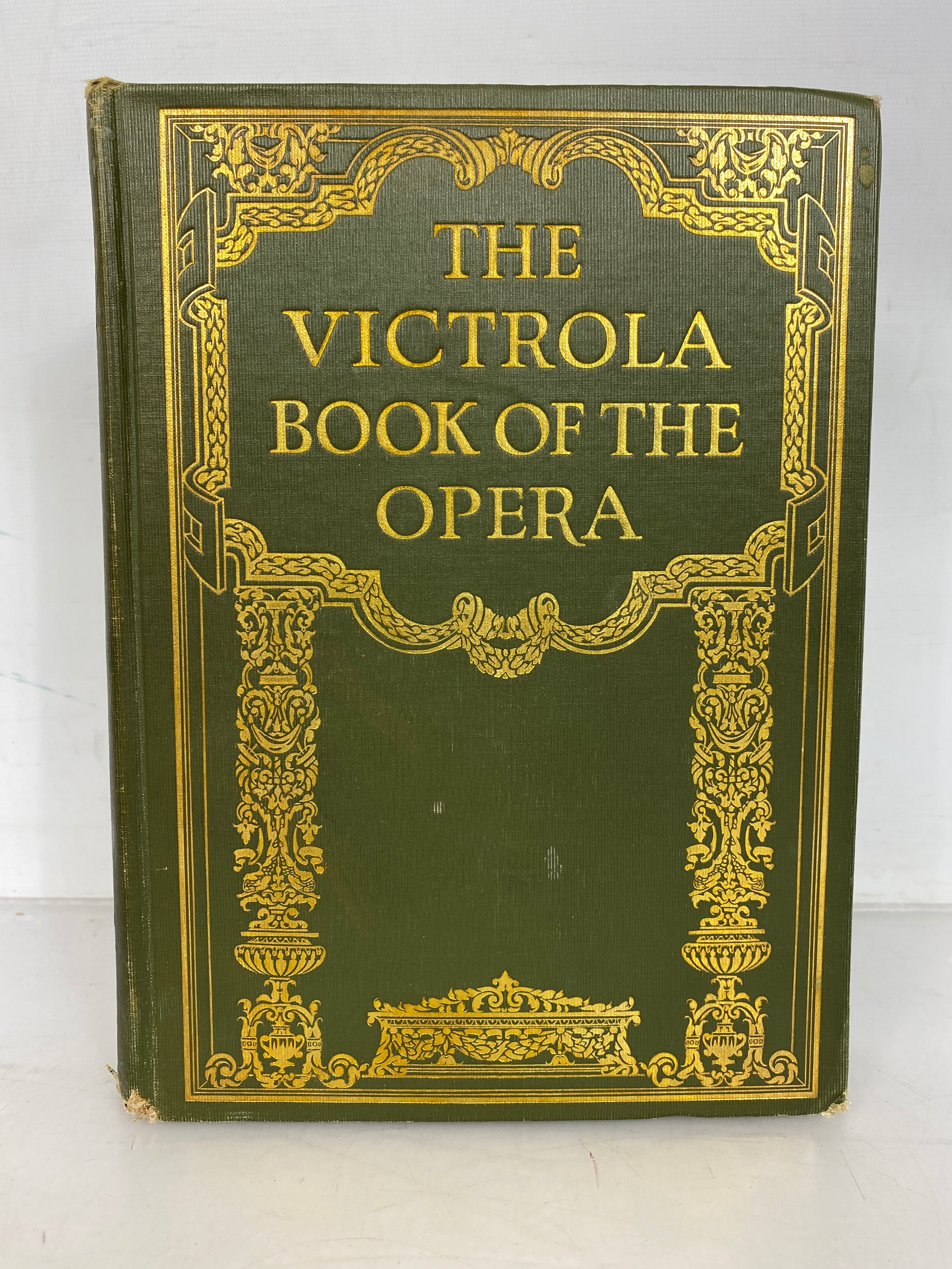 The Victrola Book of the Opera Victor Talking Machine Co 1924 Seventh Edition HC