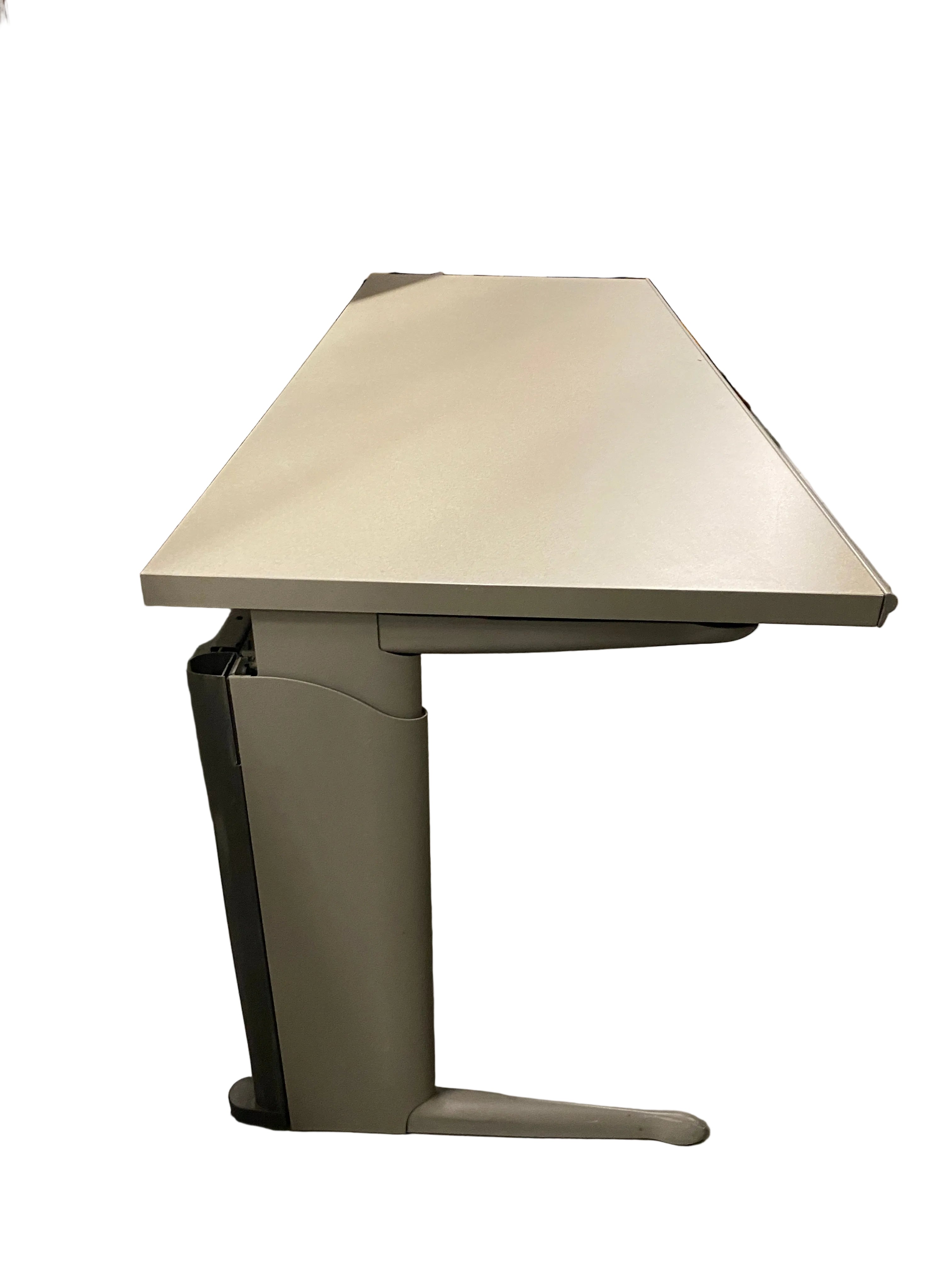 Table With Cable Managment
