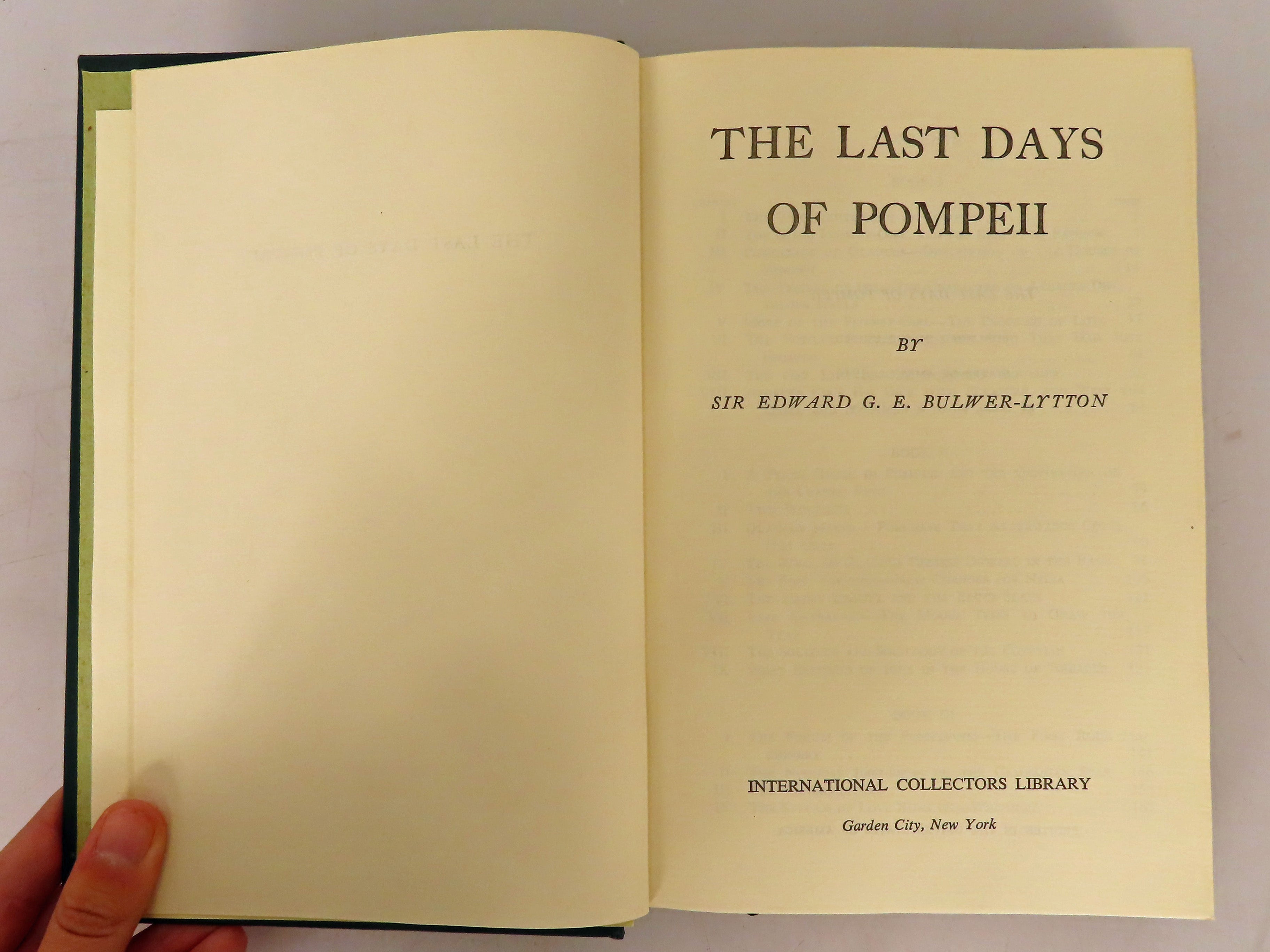International Collectors Library The Last Days of Pompeii by Bulwer-Lytton
