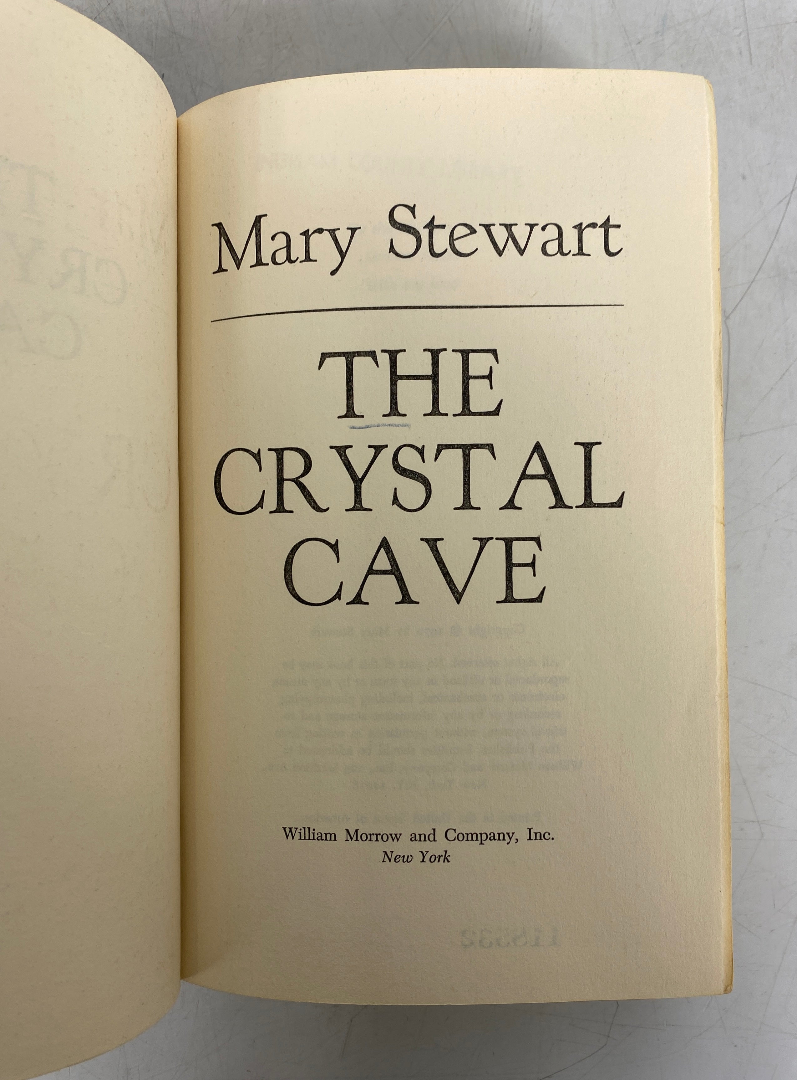 4 Mary Stewart:The Crystal Cave/The Hollow Hills/The Last Enchantment/Thornyhold