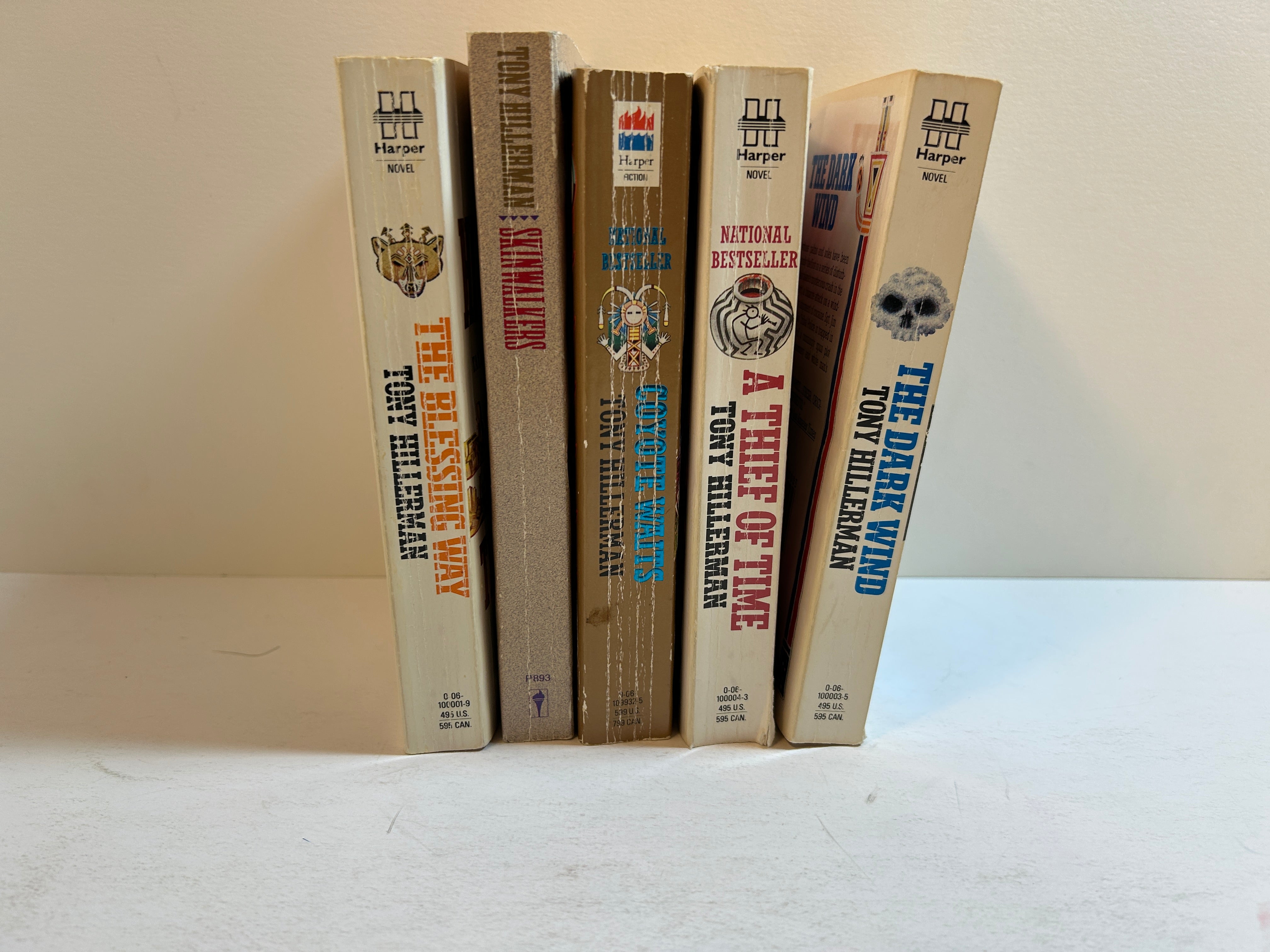 5 Tony Hillerman: Blessing Way/Thief of Time/Dark Wind/Coyote Waits/Skinwalkers
