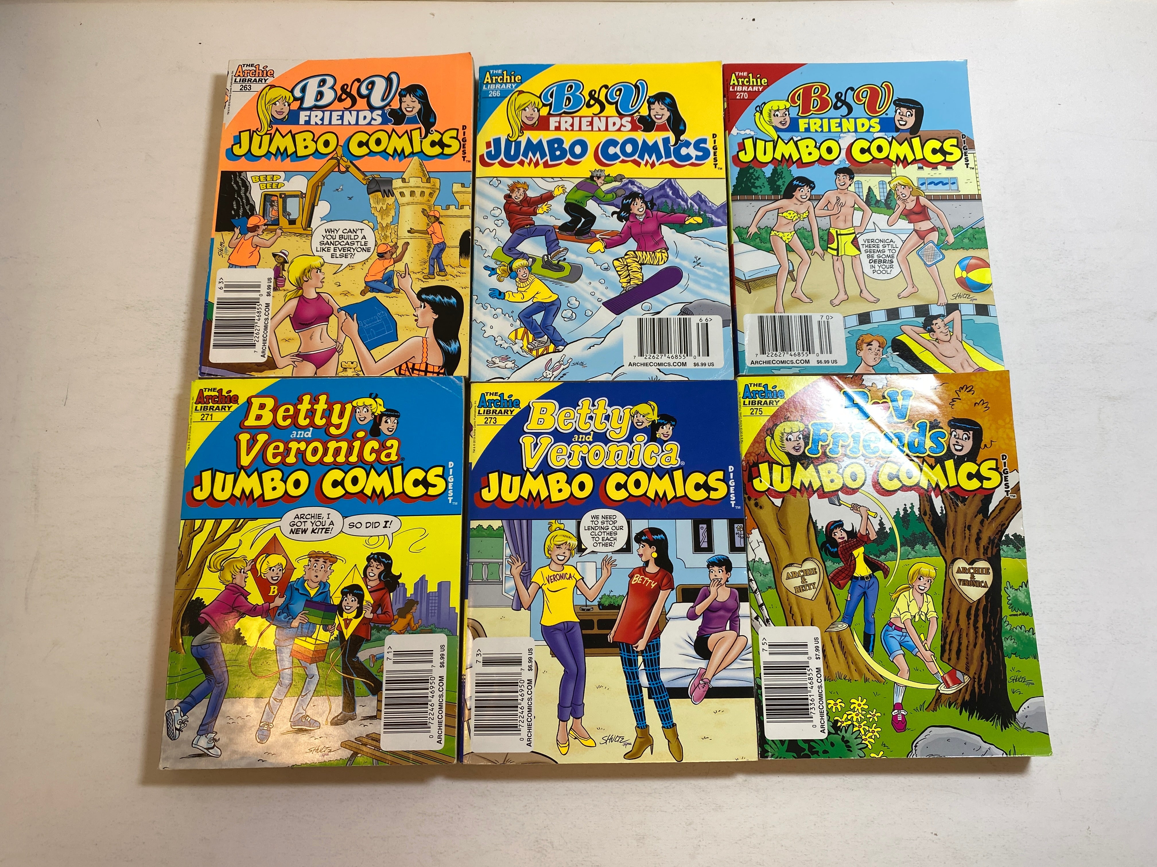 Lot of 6 Betty and Veronica Archie Digests 2018-2019